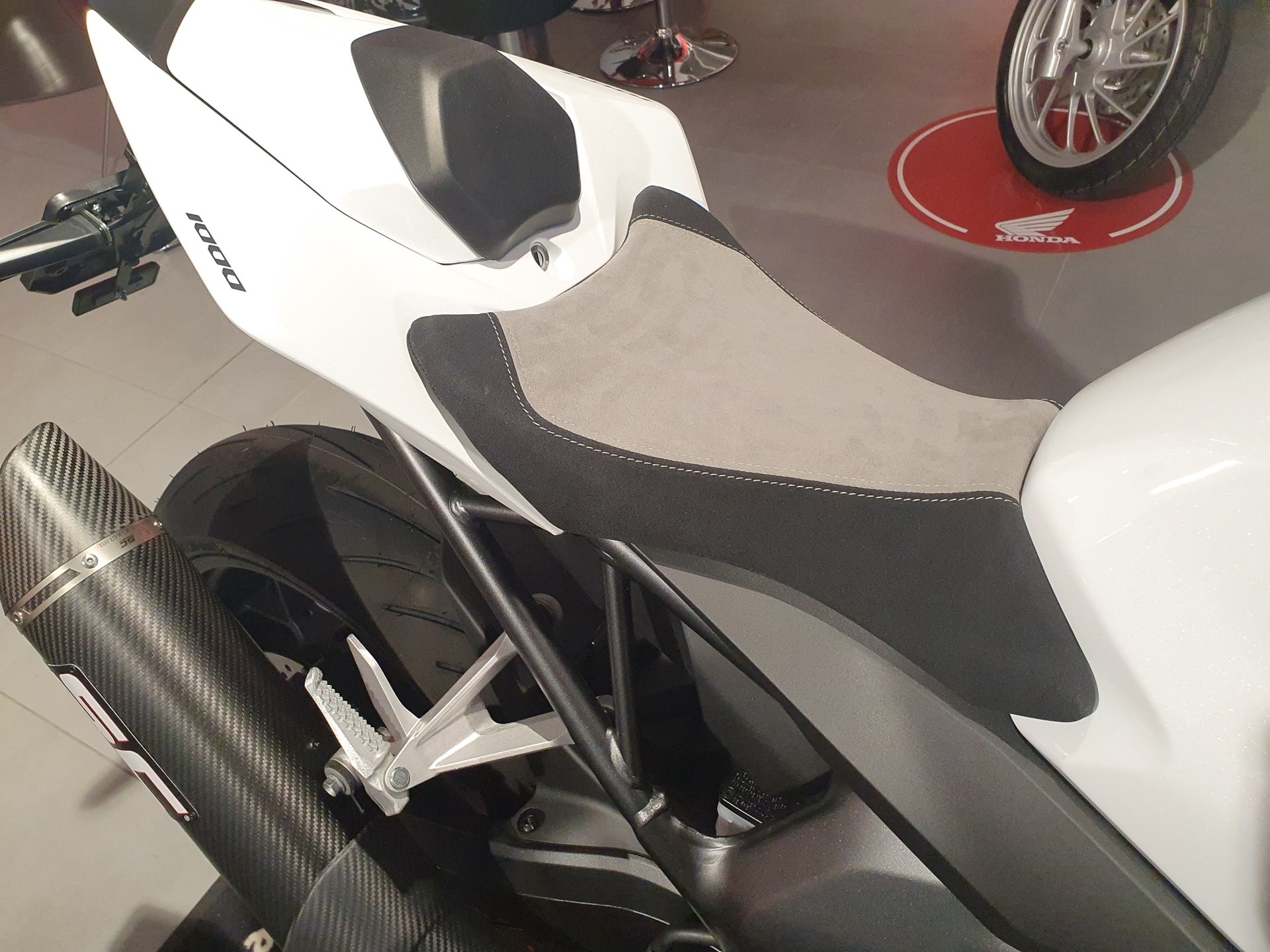 HONDA CB 1000 Hornet-image-6