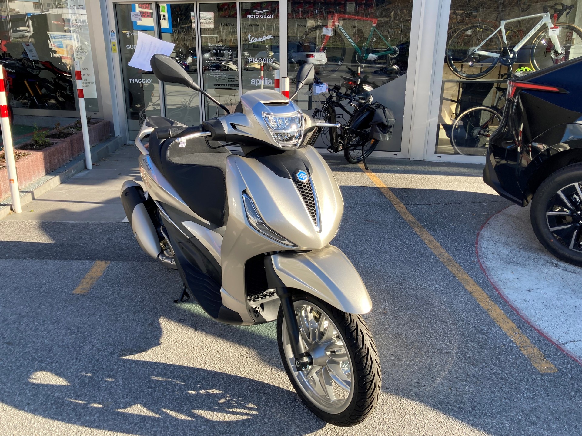 PIAGGIO Beverly 300-image-2