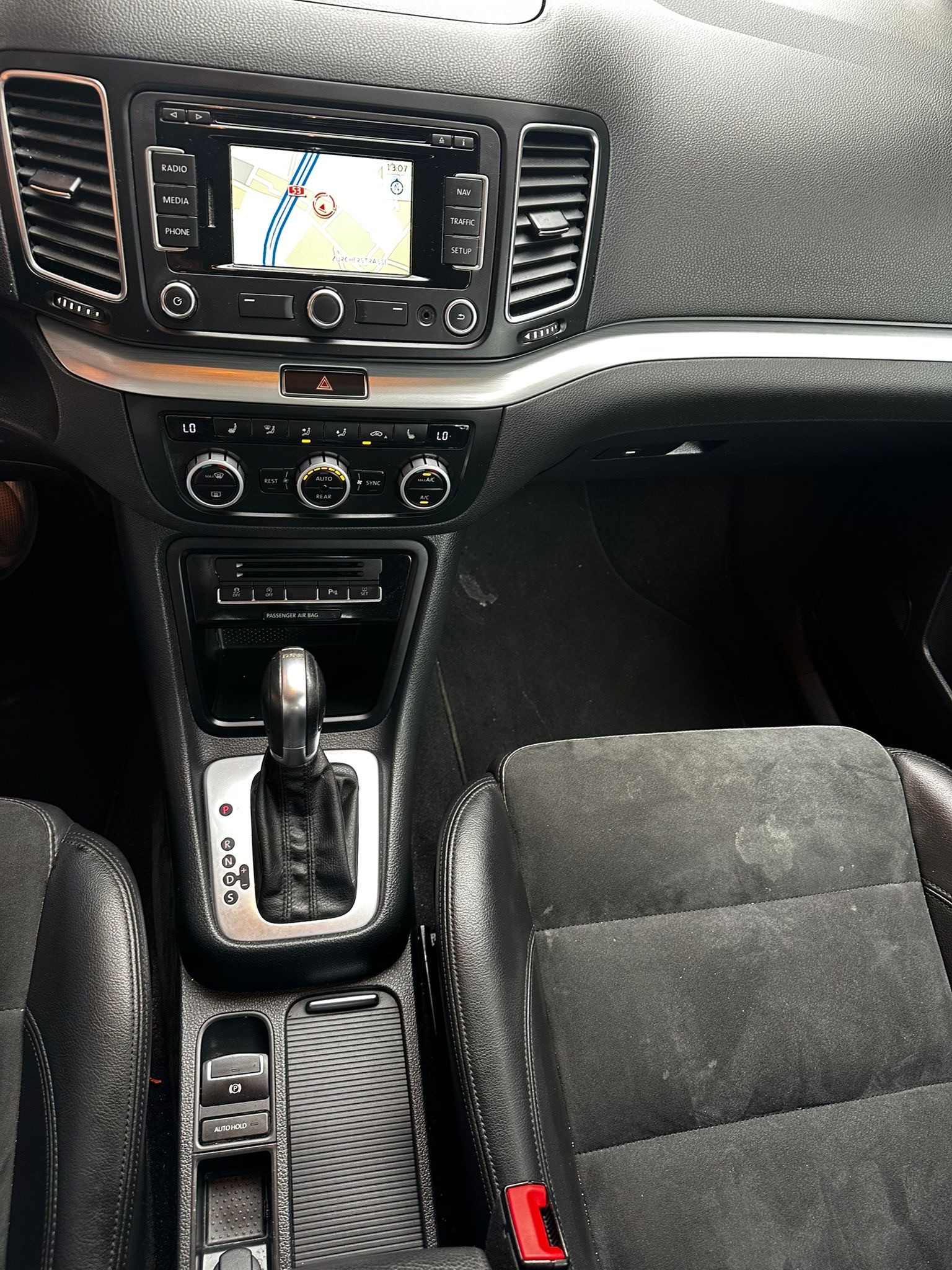 VW Sharan 2.0 TDI BlueMotion Technology Highline DSG-image-4