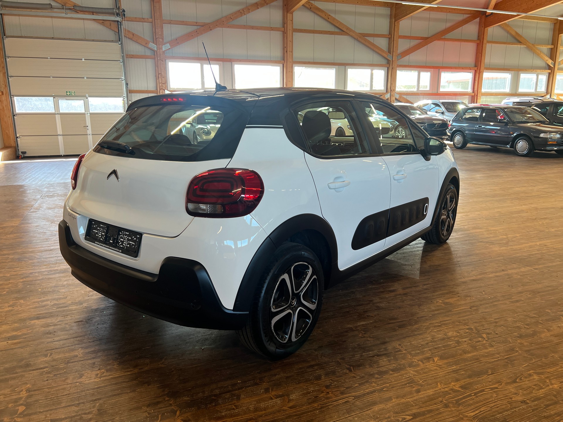 CITROEN C3 1.2i PureTech Shine EAT6-image-4