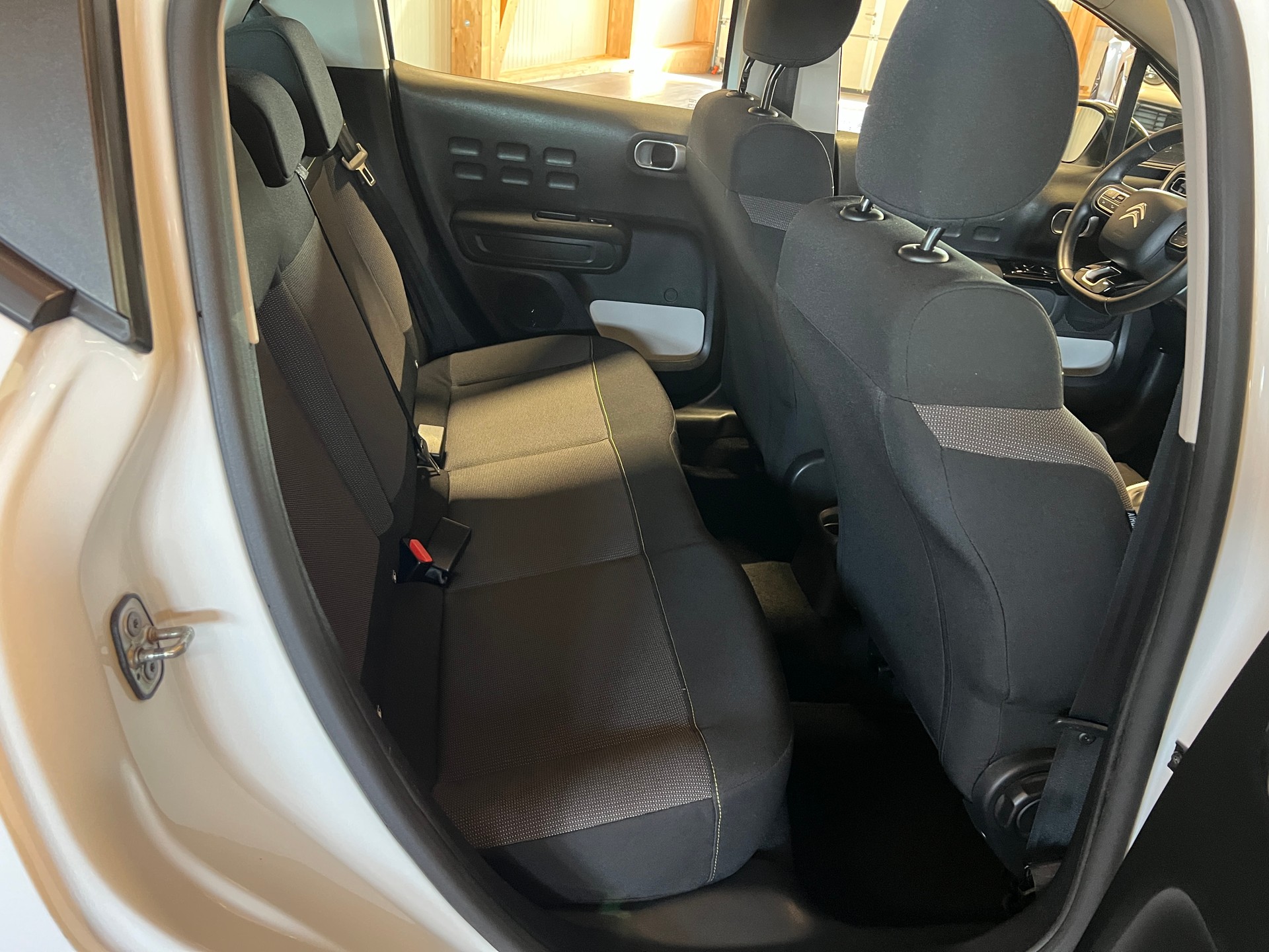 CITROEN C3 1.2i PureTech Shine EAT6-image-14