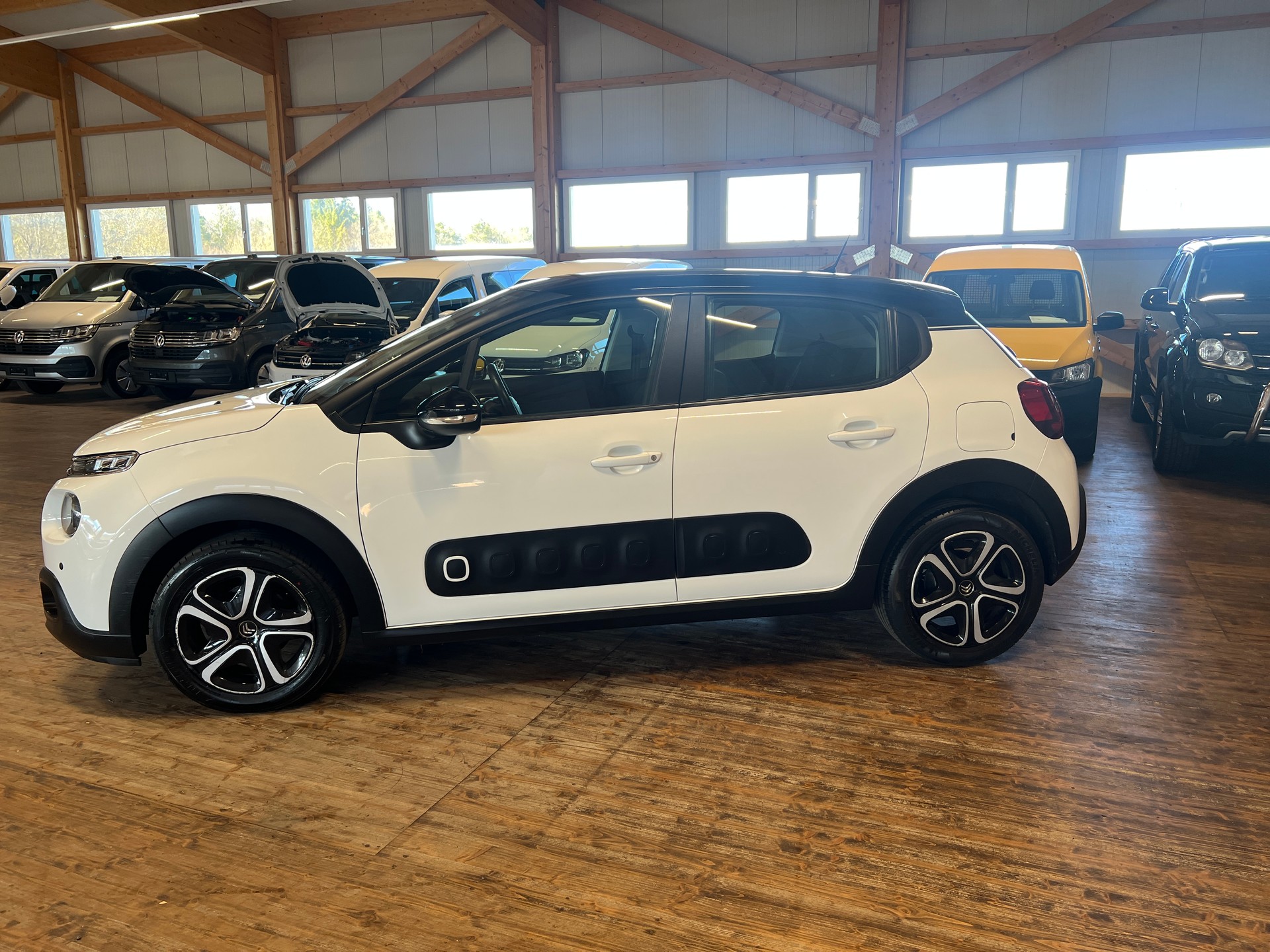 CITROEN C3 1.2i PureTech Shine EAT6-image-7