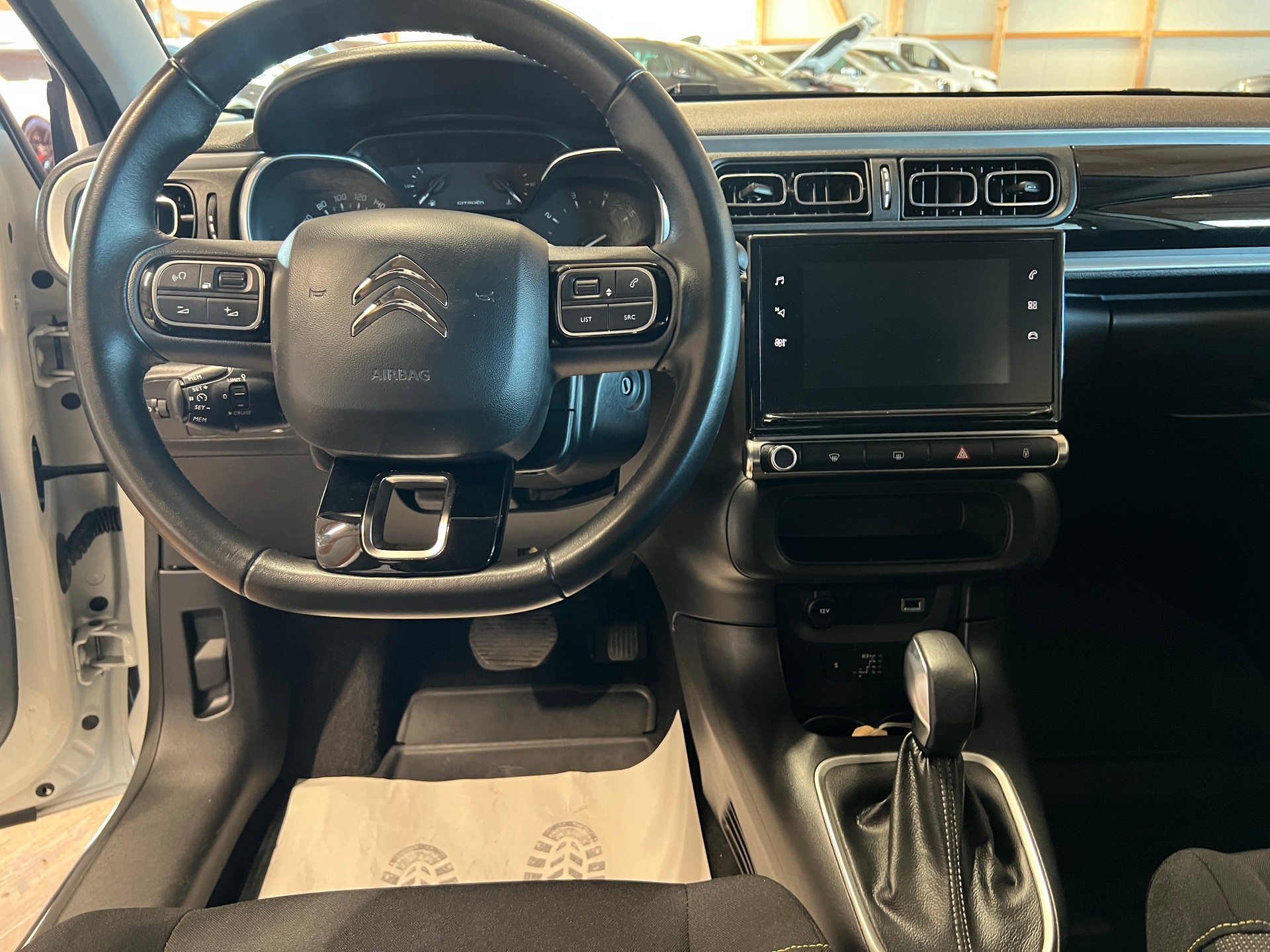 CITROEN C3 1.2i PureTech Shine EAT6-image-9