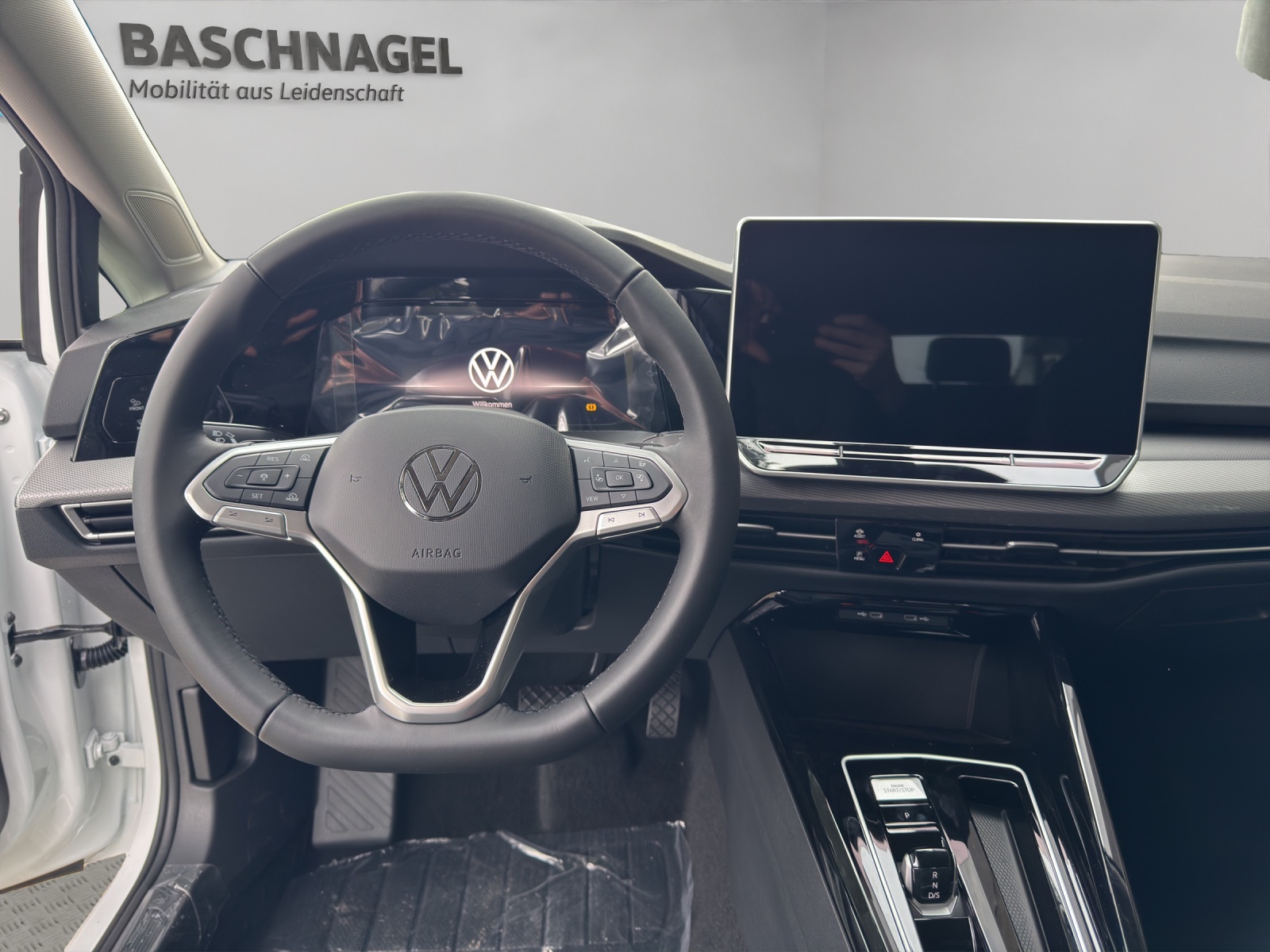 VW Golf Variant 1.5 eTSI mHEV Style-image-4