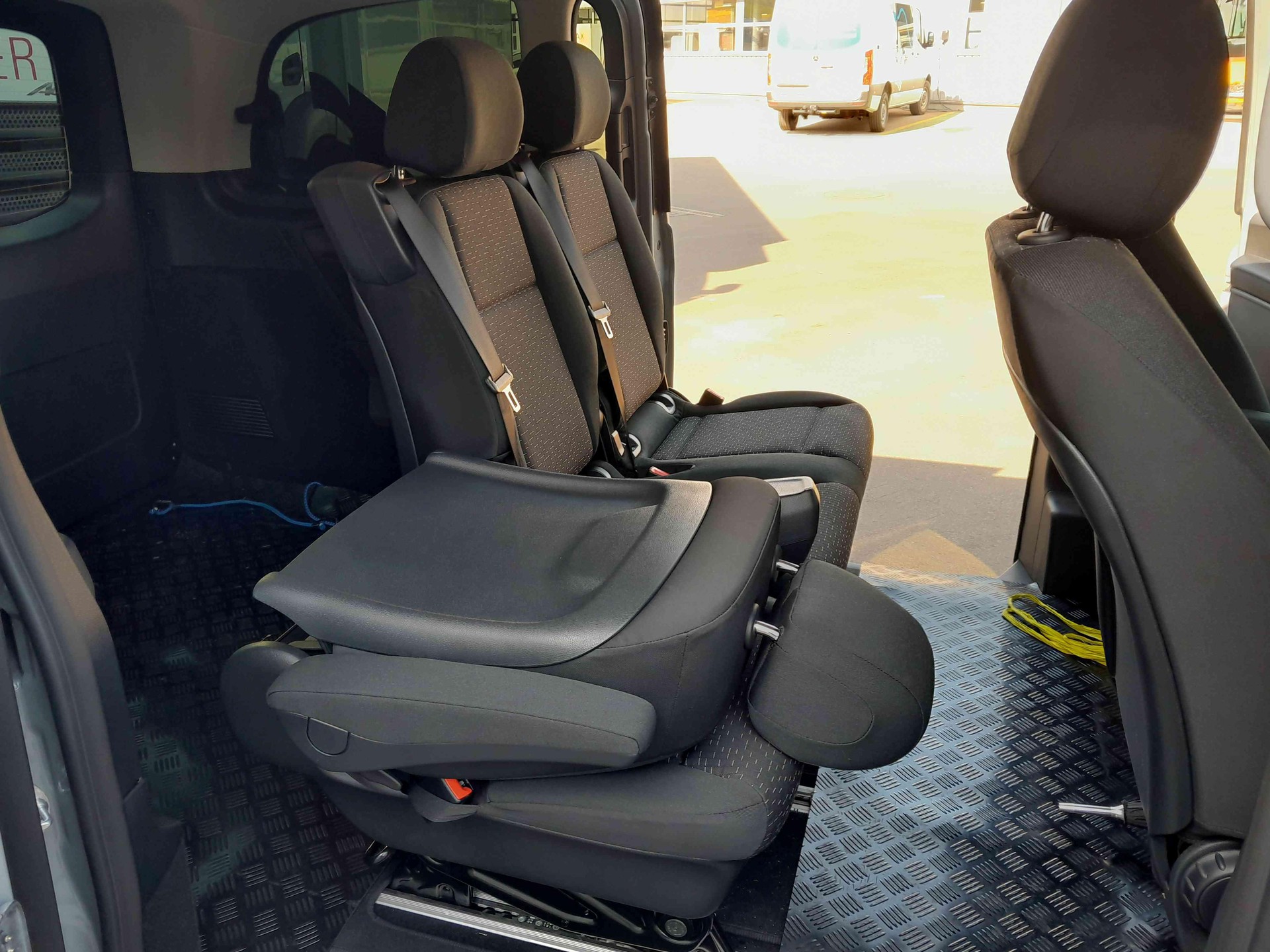 MERCEDES-BENZ Vito 119 CDI KB K 4x4 Tourer Select-image-14