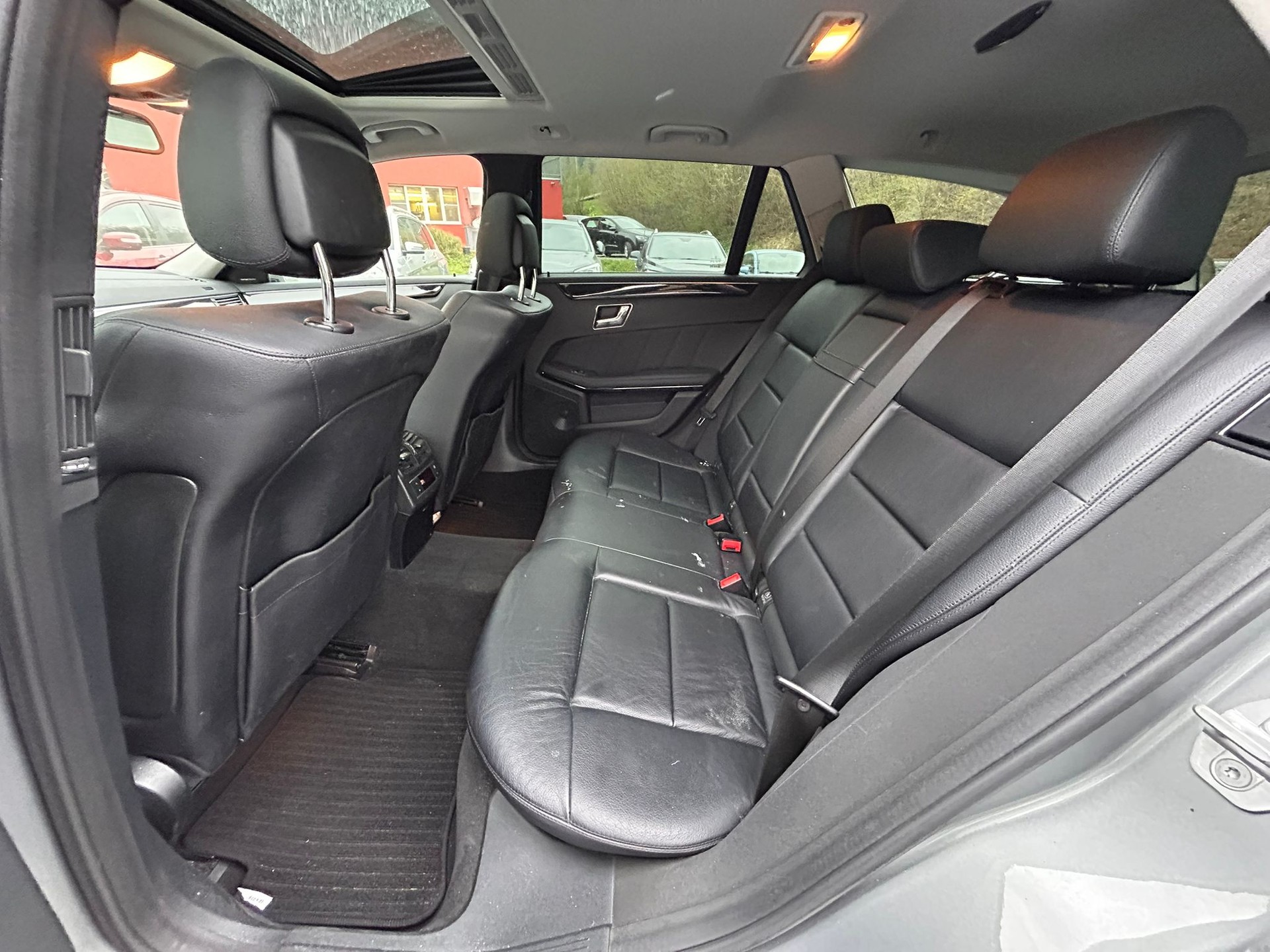 MERCEDES-BENZ E 350 Avantgarde 4Matic 7G-Tronic-image-13