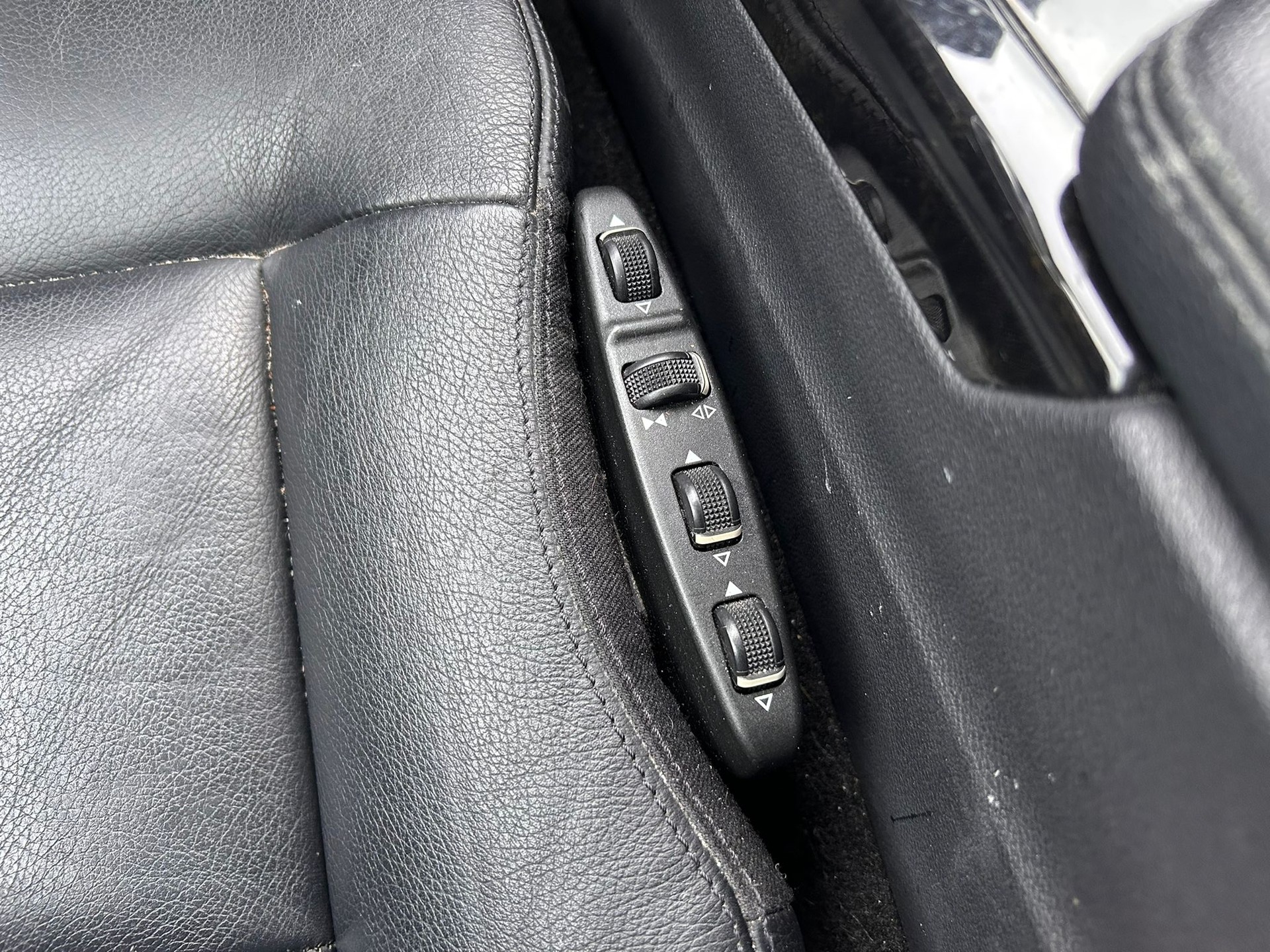 MERCEDES-BENZ E 350 Avantgarde 4Matic 7G-Tronic-image-23