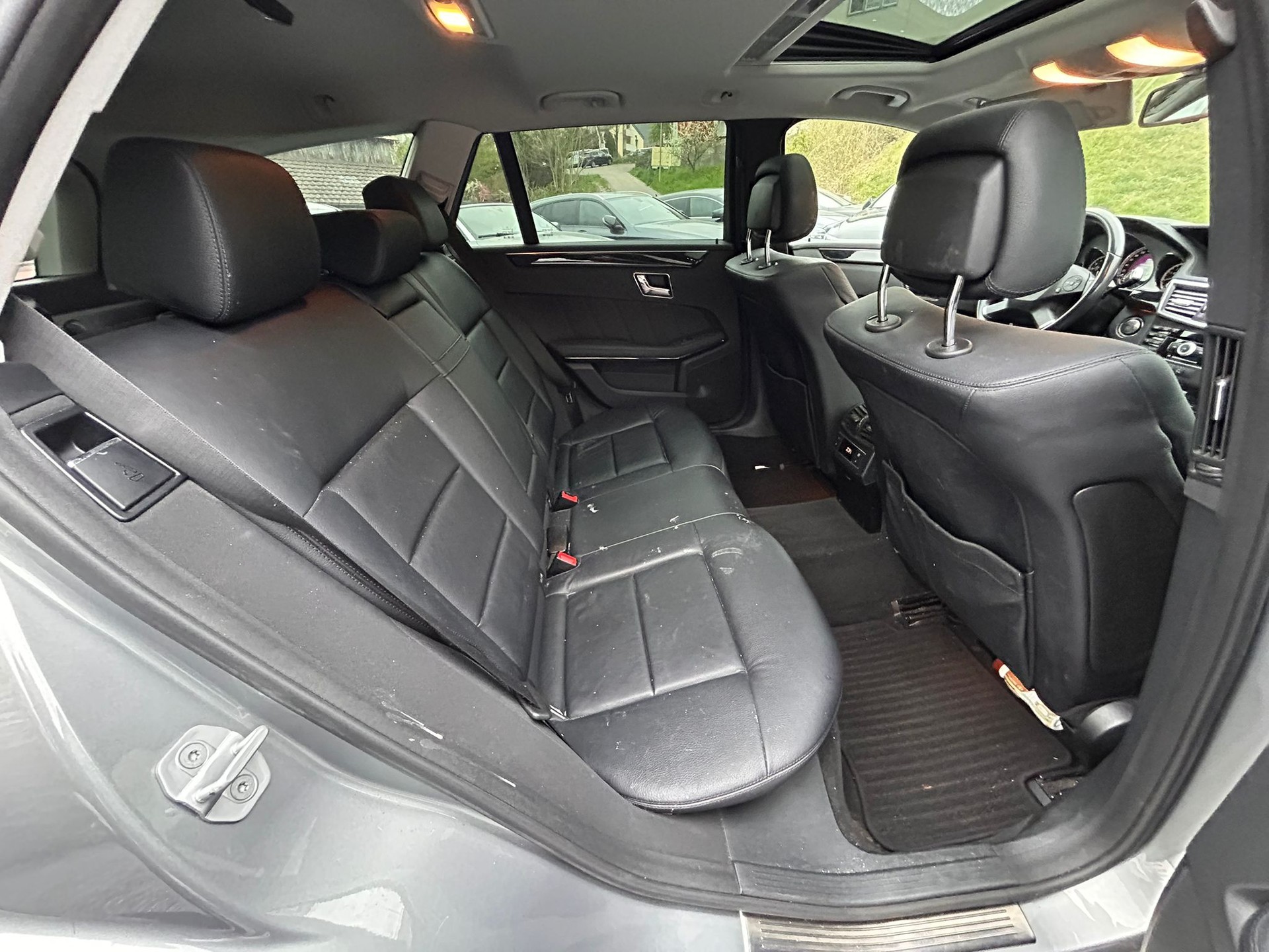 MERCEDES-BENZ E 350 Avantgarde 4Matic 7G-Tronic-image-10