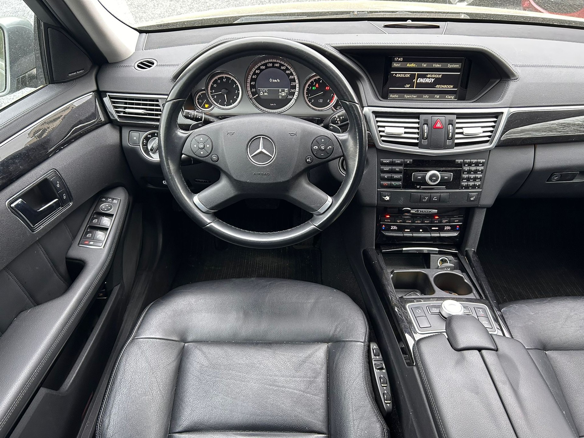 MERCEDES-BENZ E 350 Avantgarde 4Matic 7G-Tronic-image-17