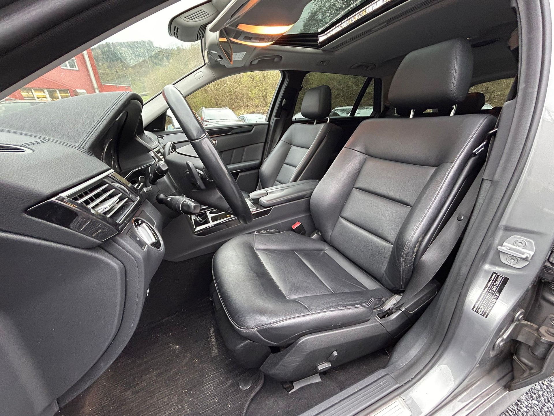 MERCEDES-BENZ E 350 Avantgarde 4Matic 7G-Tronic-image-15