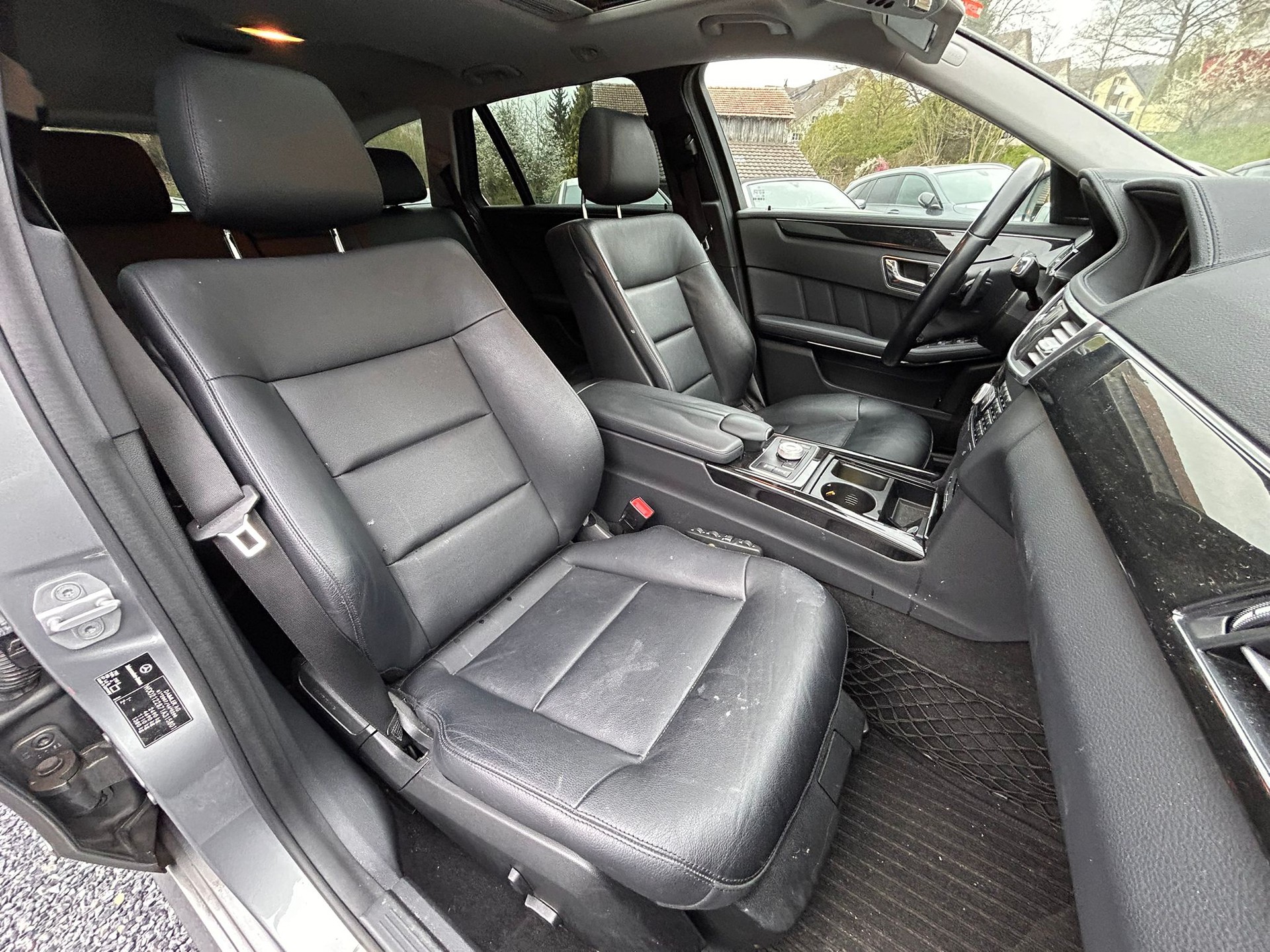 MERCEDES-BENZ E 350 Avantgarde 4Matic 7G-Tronic-image-12