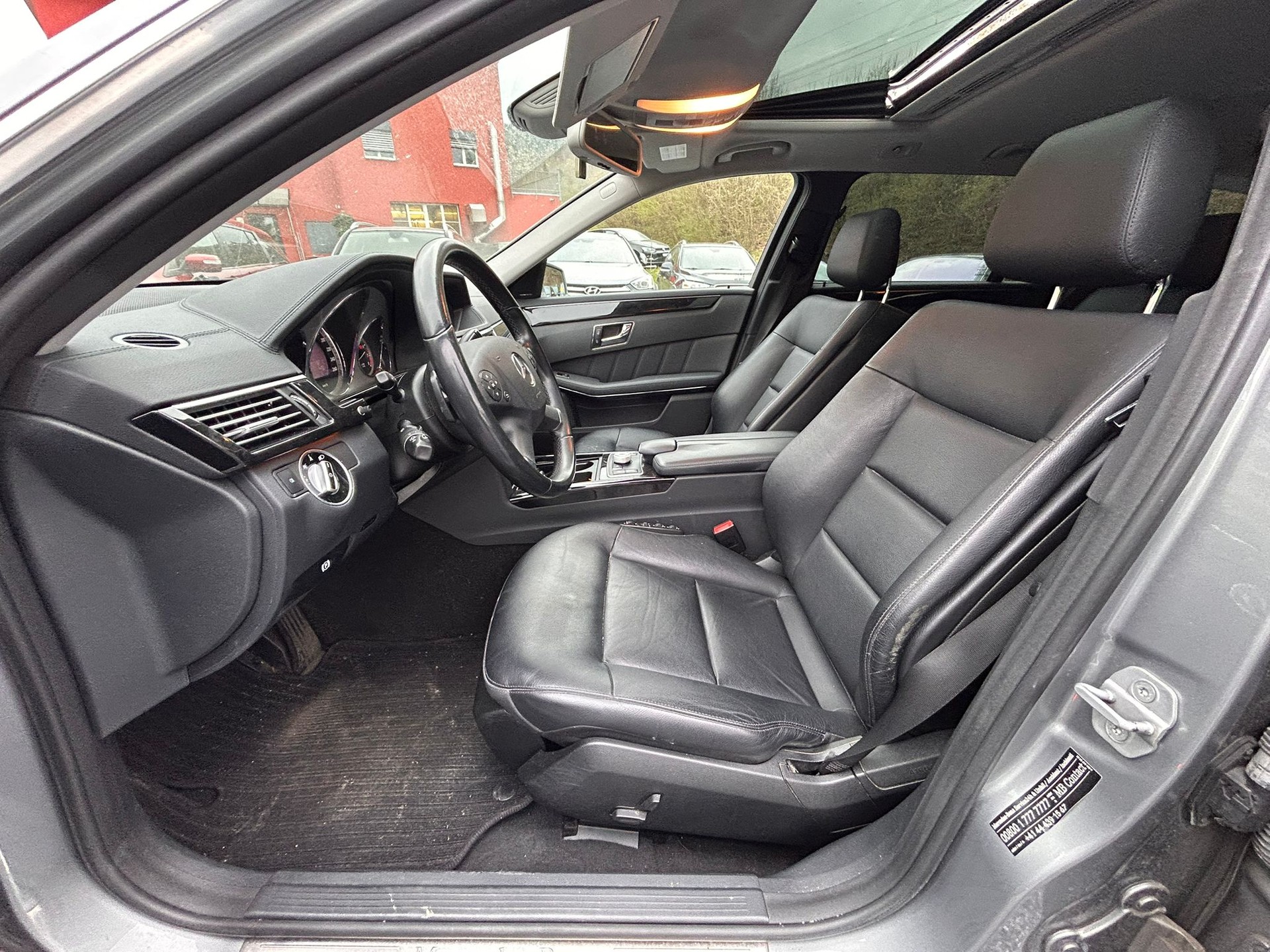 MERCEDES-BENZ E 350 Avantgarde 4Matic 7G-Tronic-image-14