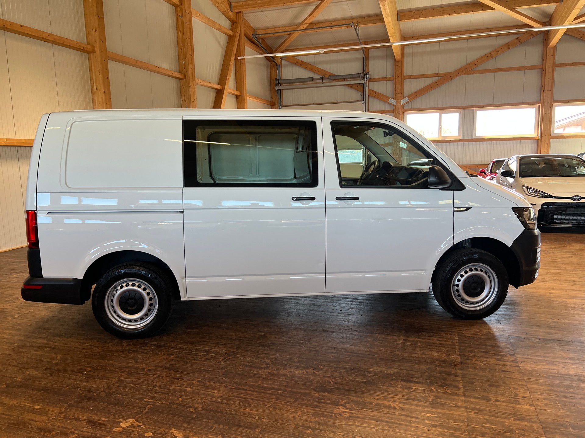 VW T6 2.0 TDI DSG-showroom-element-3