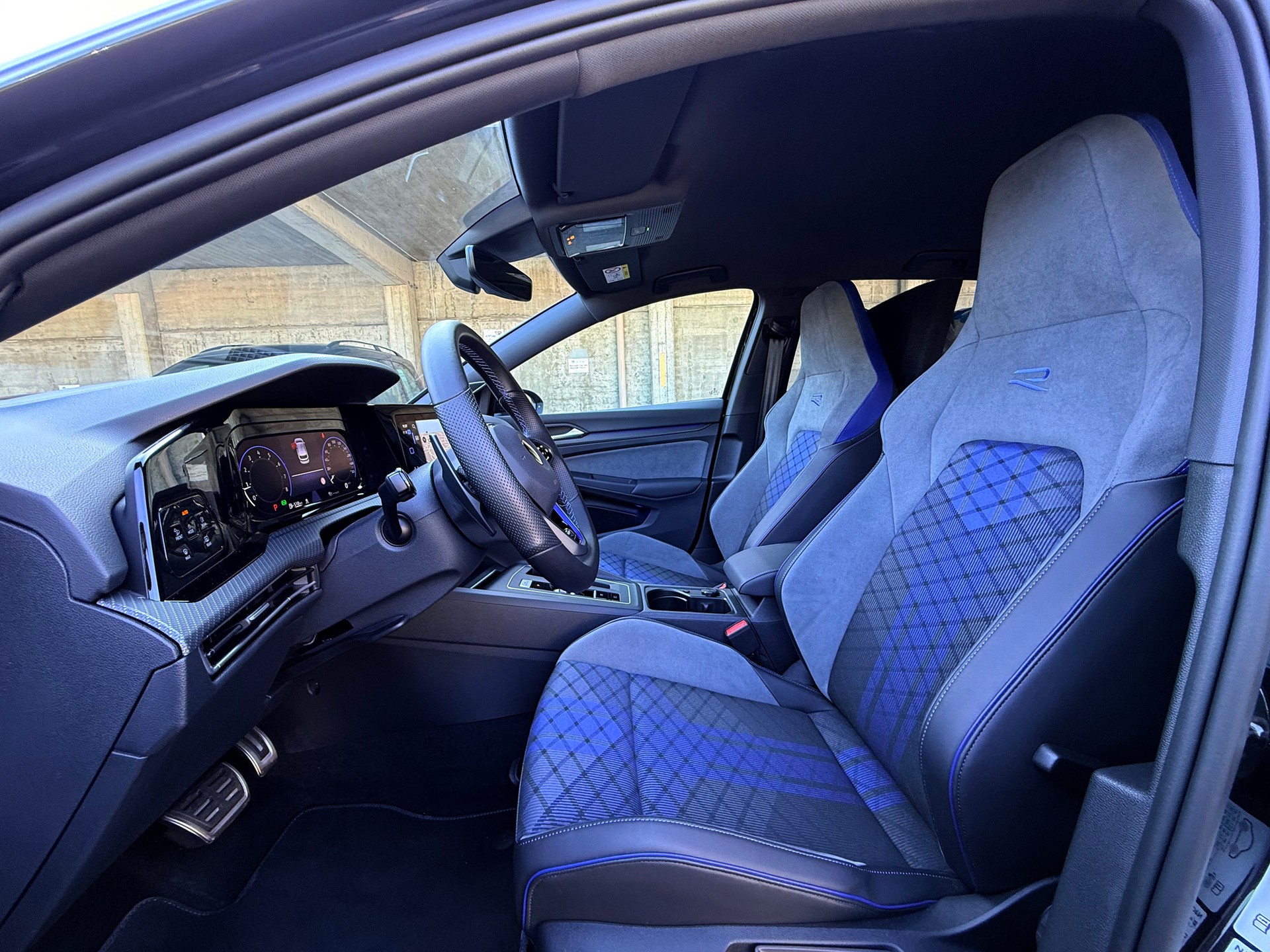 VW Golf 2.0 TSI R DSG 4Motion-image-13