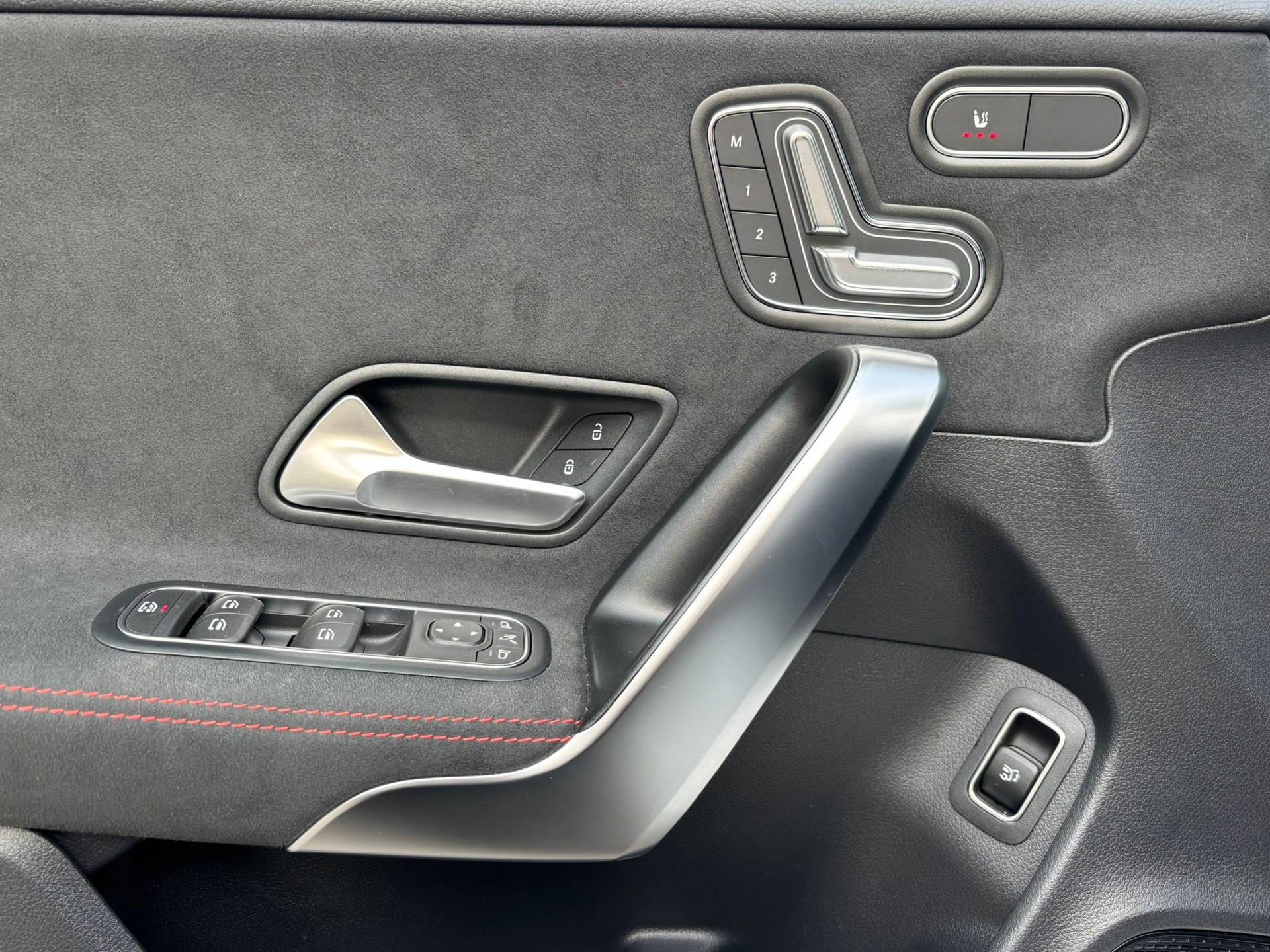 MERCEDES-BENZ CLA 250 AMG-Line 4Matic Shooting Brake-image-10