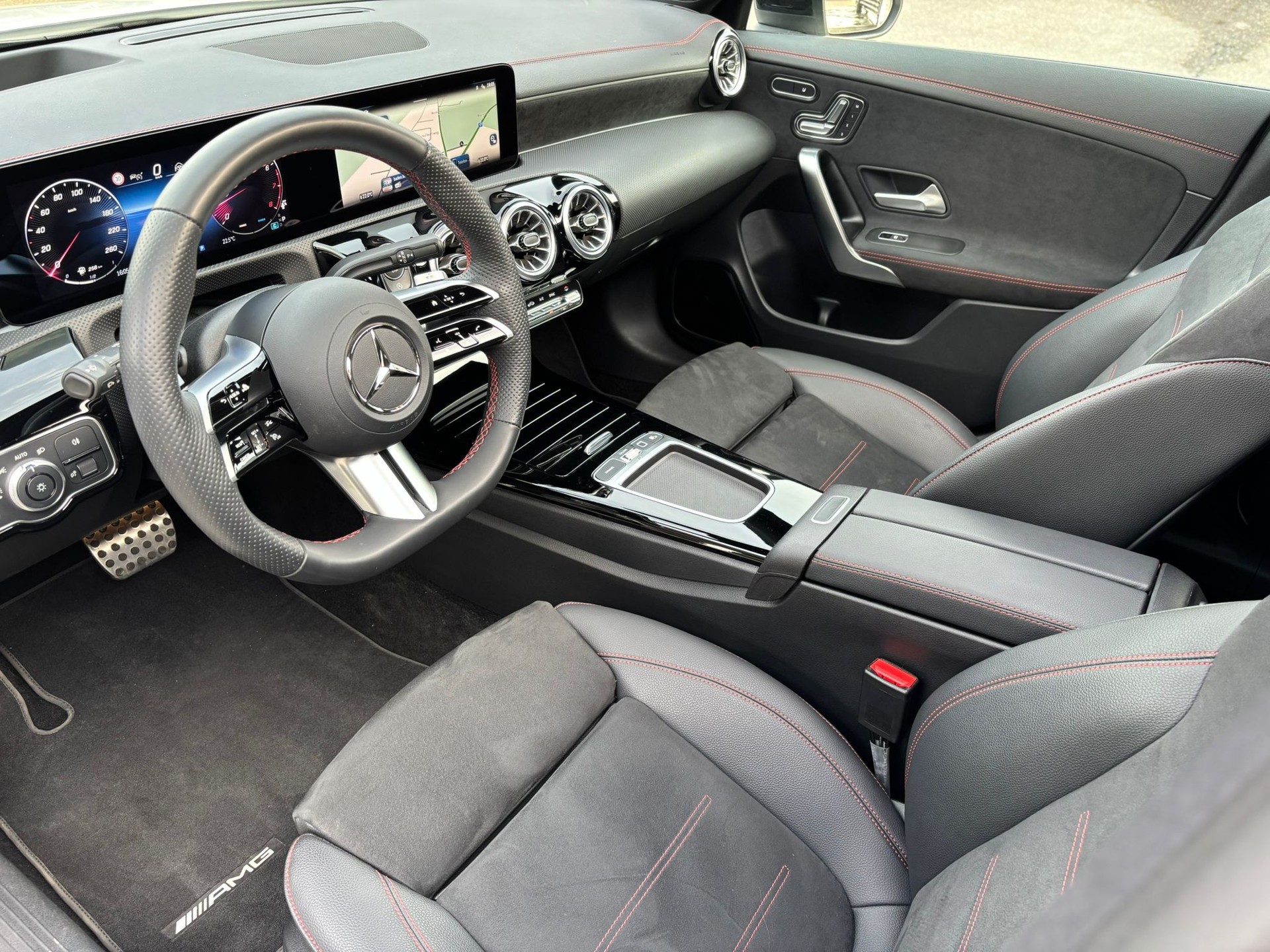 MERCEDES-BENZ CLA 250 AMG-Line 4Matic Shooting Brake-image-6