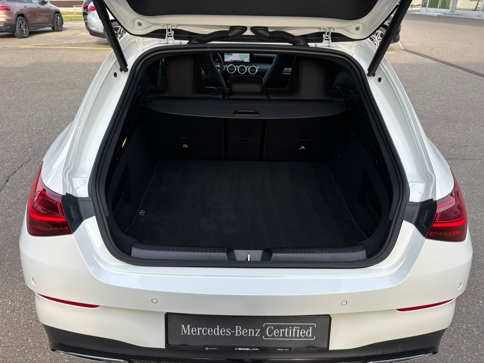 MERCEDES-BENZ CLA 250 AMG-Line 4Matic Shooting Brake-image-12