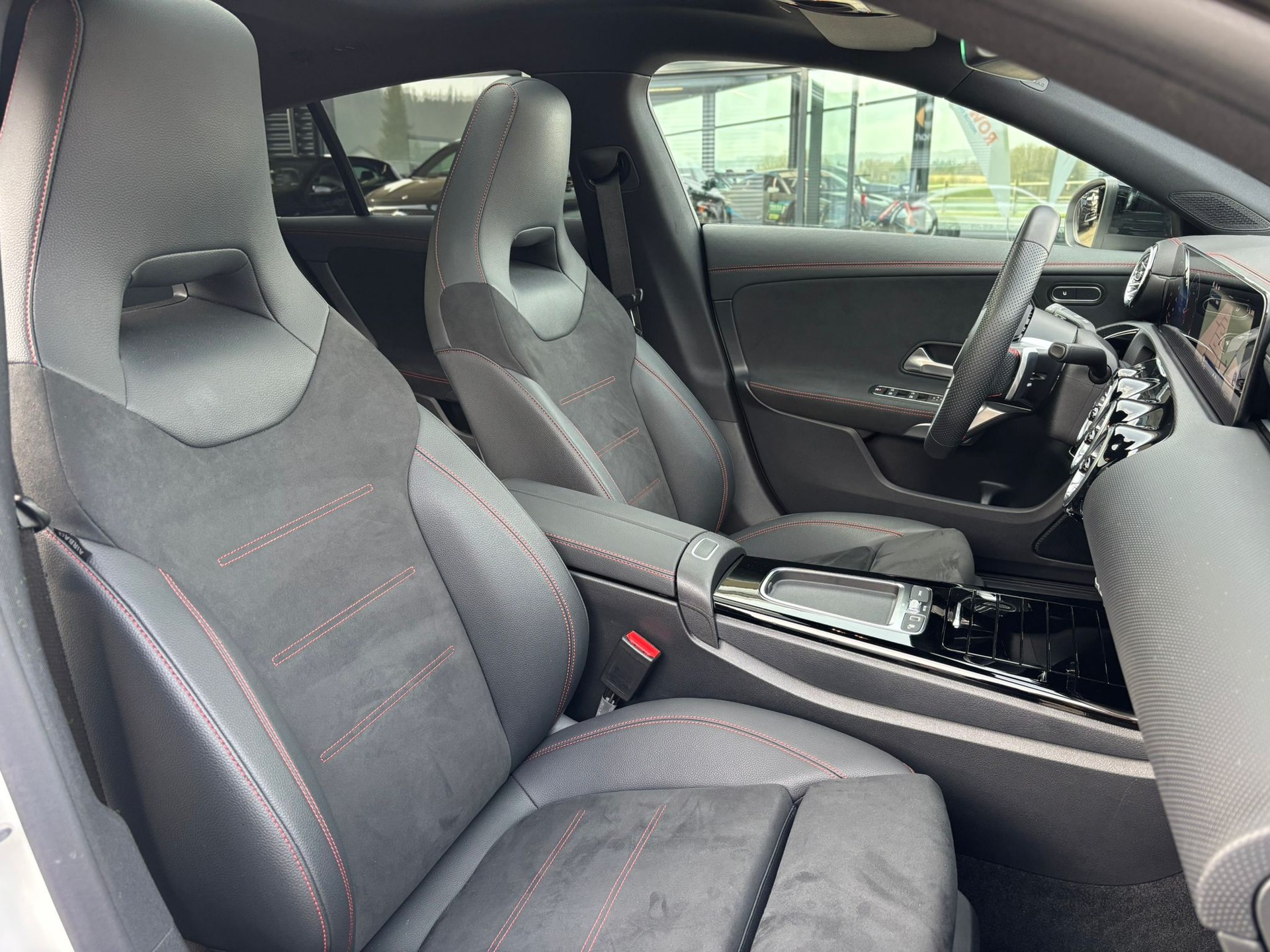 MERCEDES-BENZ CLA 250 AMG-Line 4Matic Shooting Brake-image-7