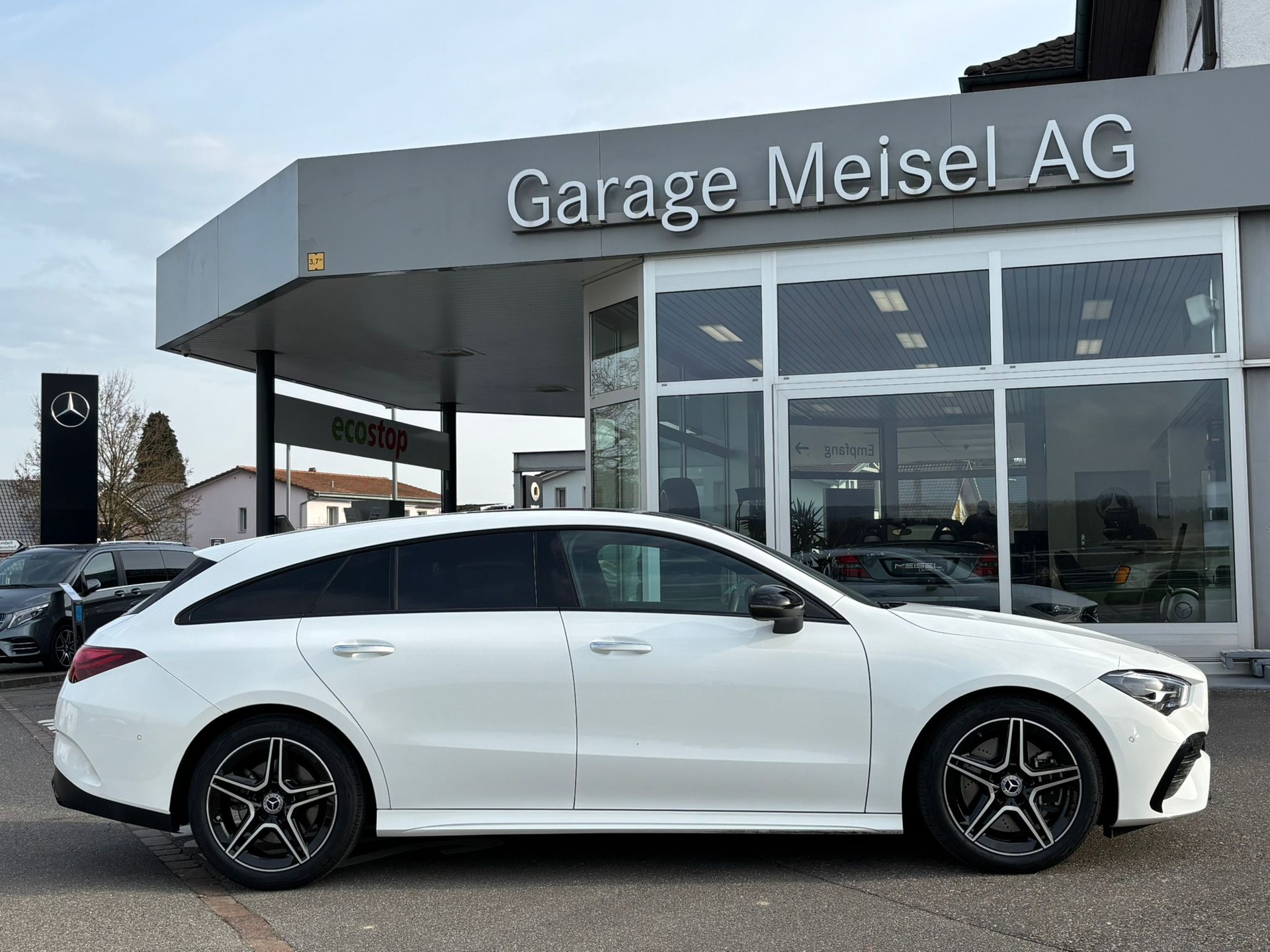 MERCEDES-BENZ CLA 250 AMG-Line 4Matic Shooting Brake-image-4
