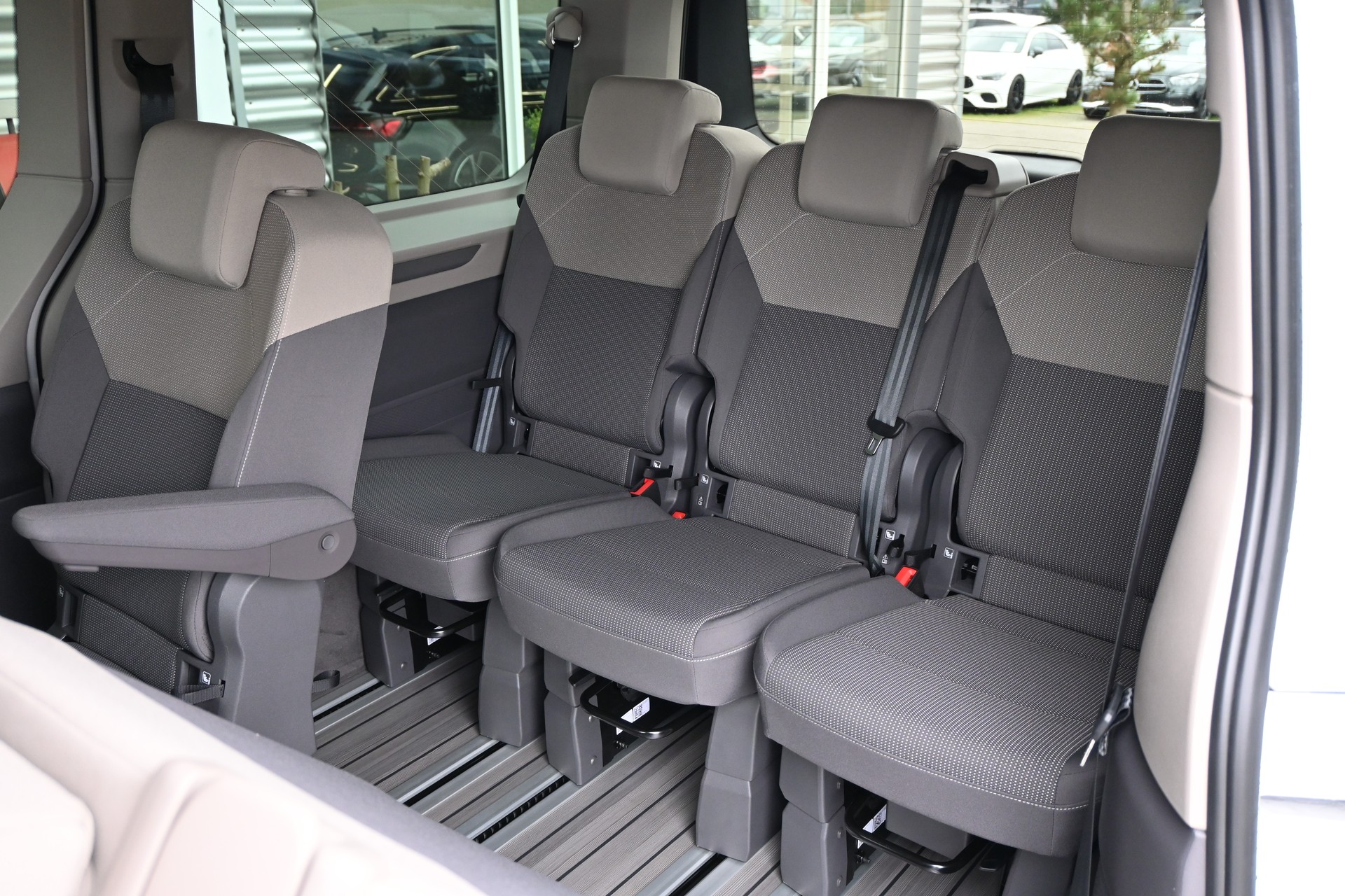 VW Multivan 2.0 TDI Style Edition Lang DSG Automat 7-Plätzer + AHK 2000Kg + Standheizung-image-17