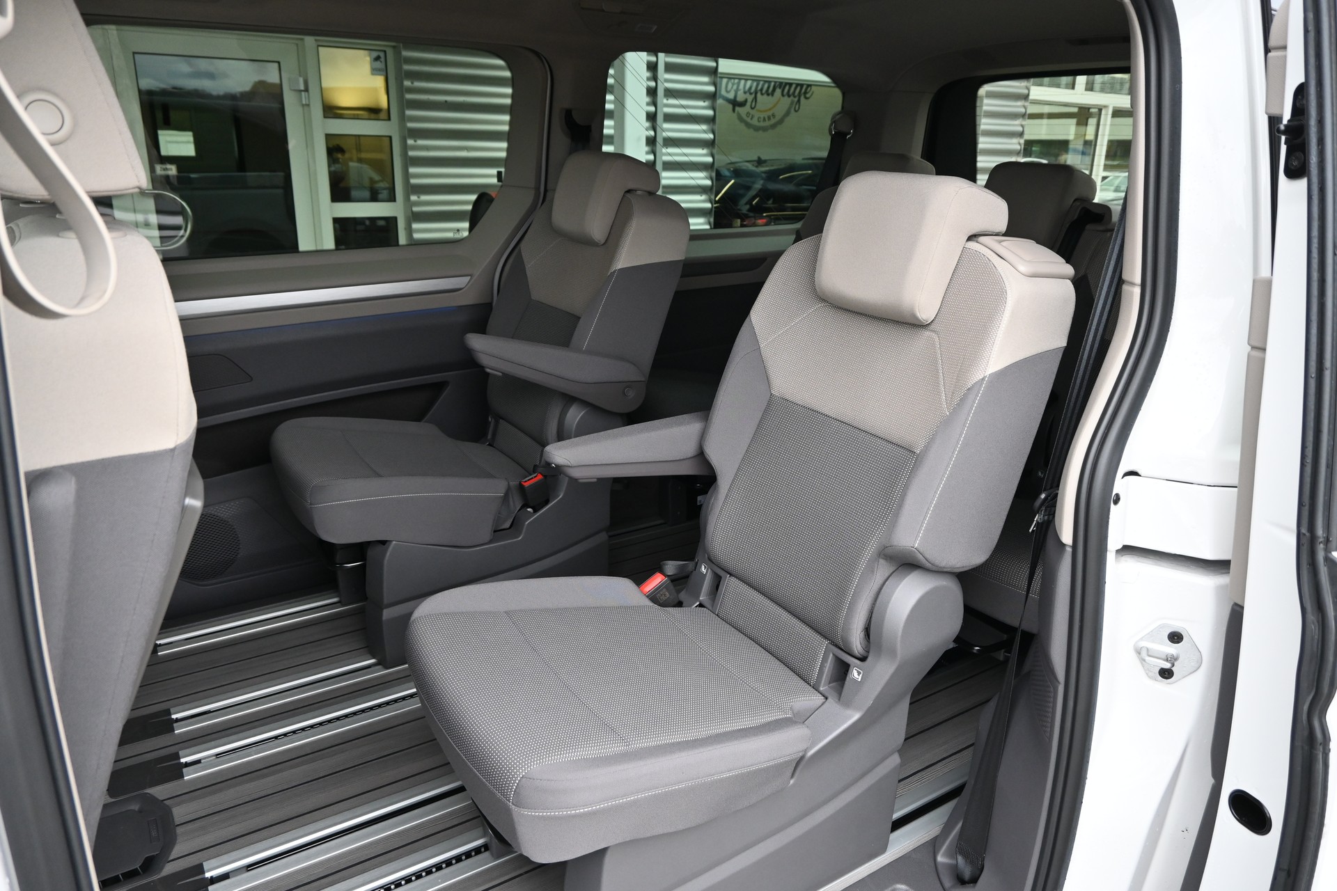 VW Multivan 2.0 TDI Style Edition Lang DSG Automat 7-Plätzer + AHK 2000Kg + Standheizung-image-14