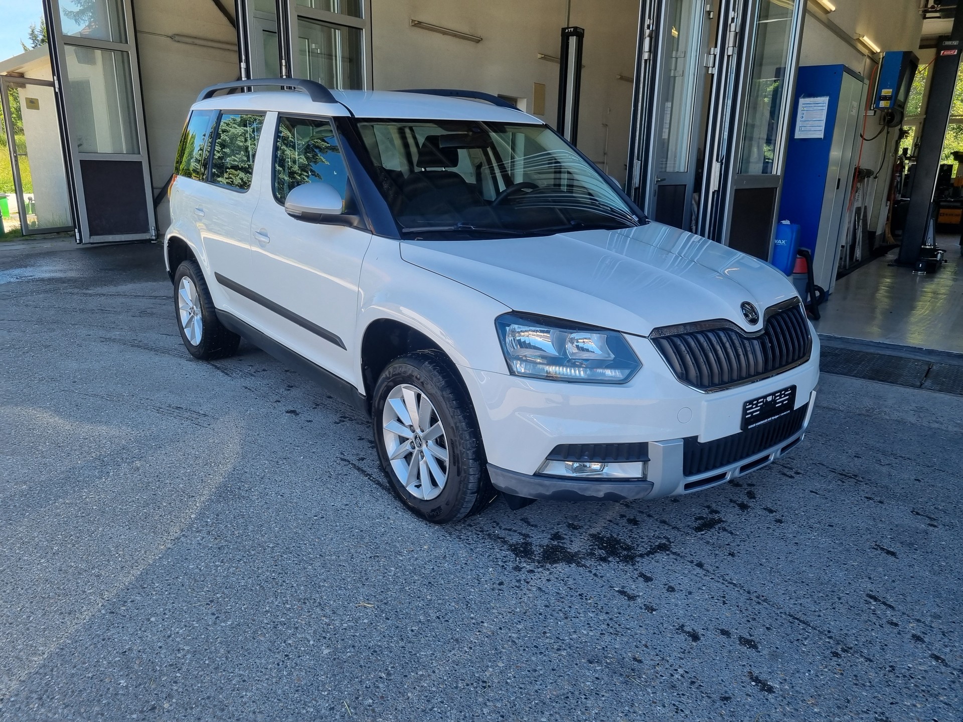 SKODA Yeti 2.0 TDI Active Outdoor 4x4 DSG-showroom-element-1