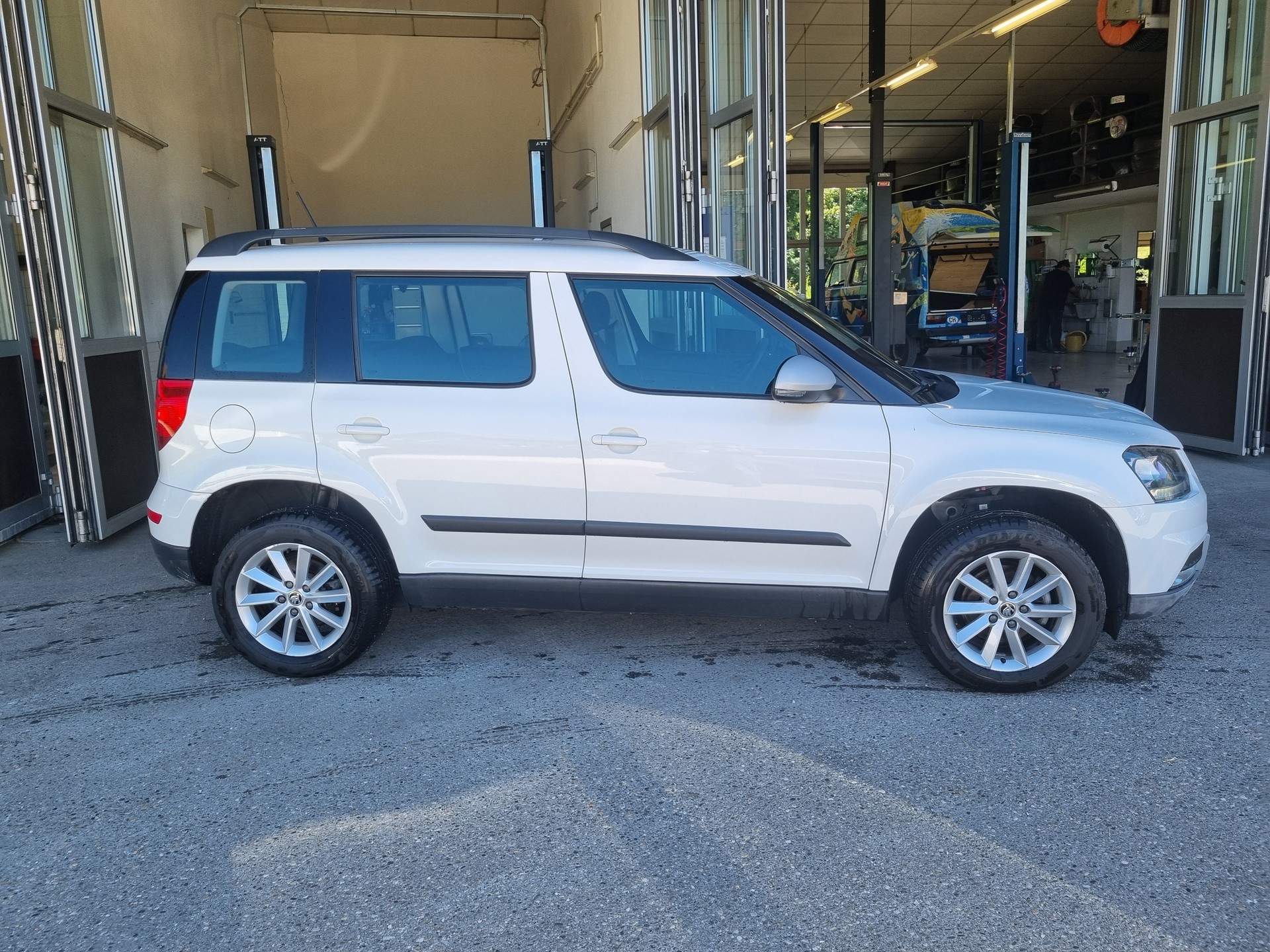 SKODA Yeti 2.0 TDI Active Outdoor 4x4 DSG-showroom-element-2