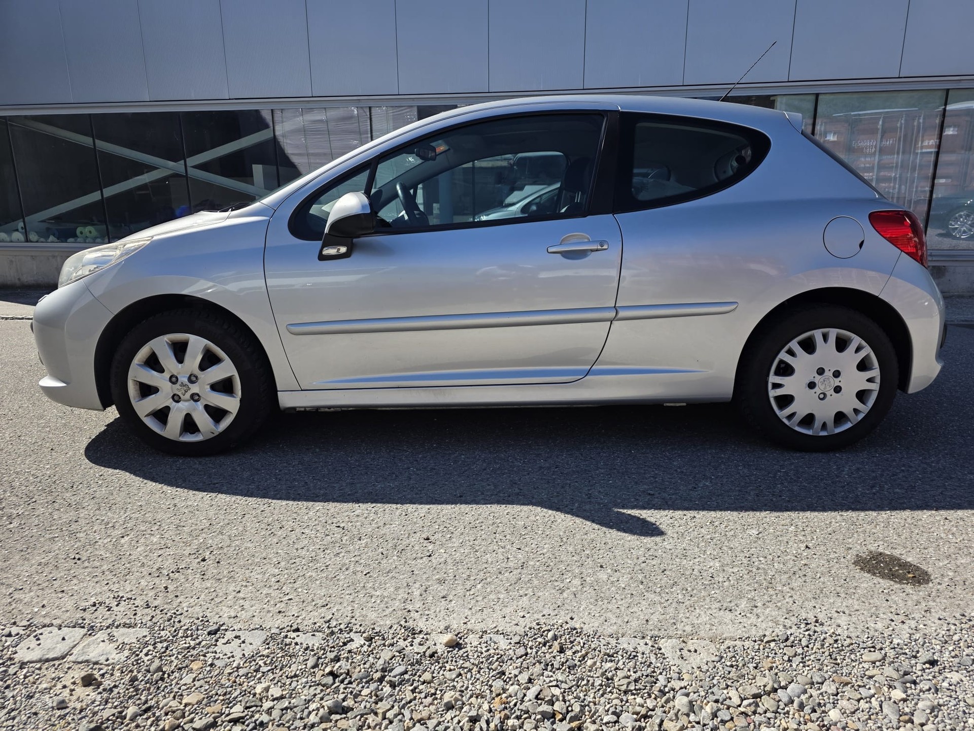 PEUGEOT 207 1.6 HDI XS Premium-image-13