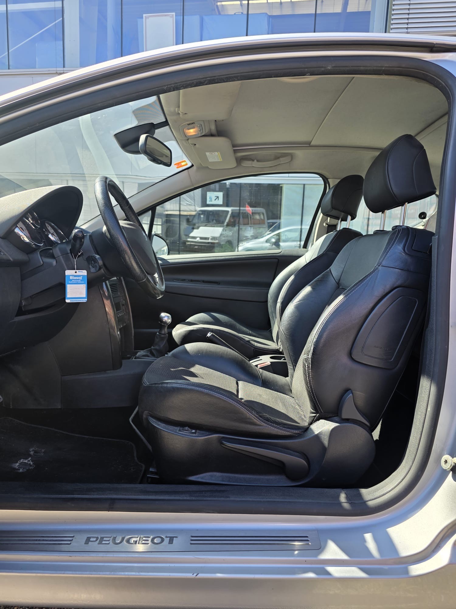 PEUGEOT 207 1.6 HDI XS Premium-image-6