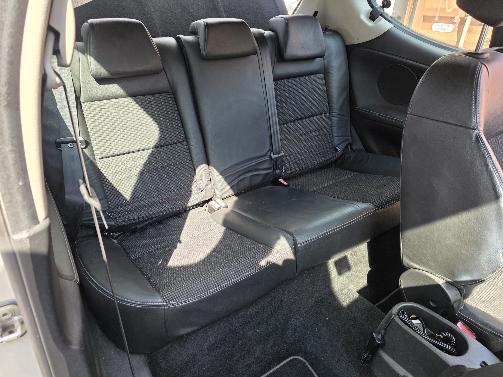 PEUGEOT 207 1.6 HDI XS Premium-image-9