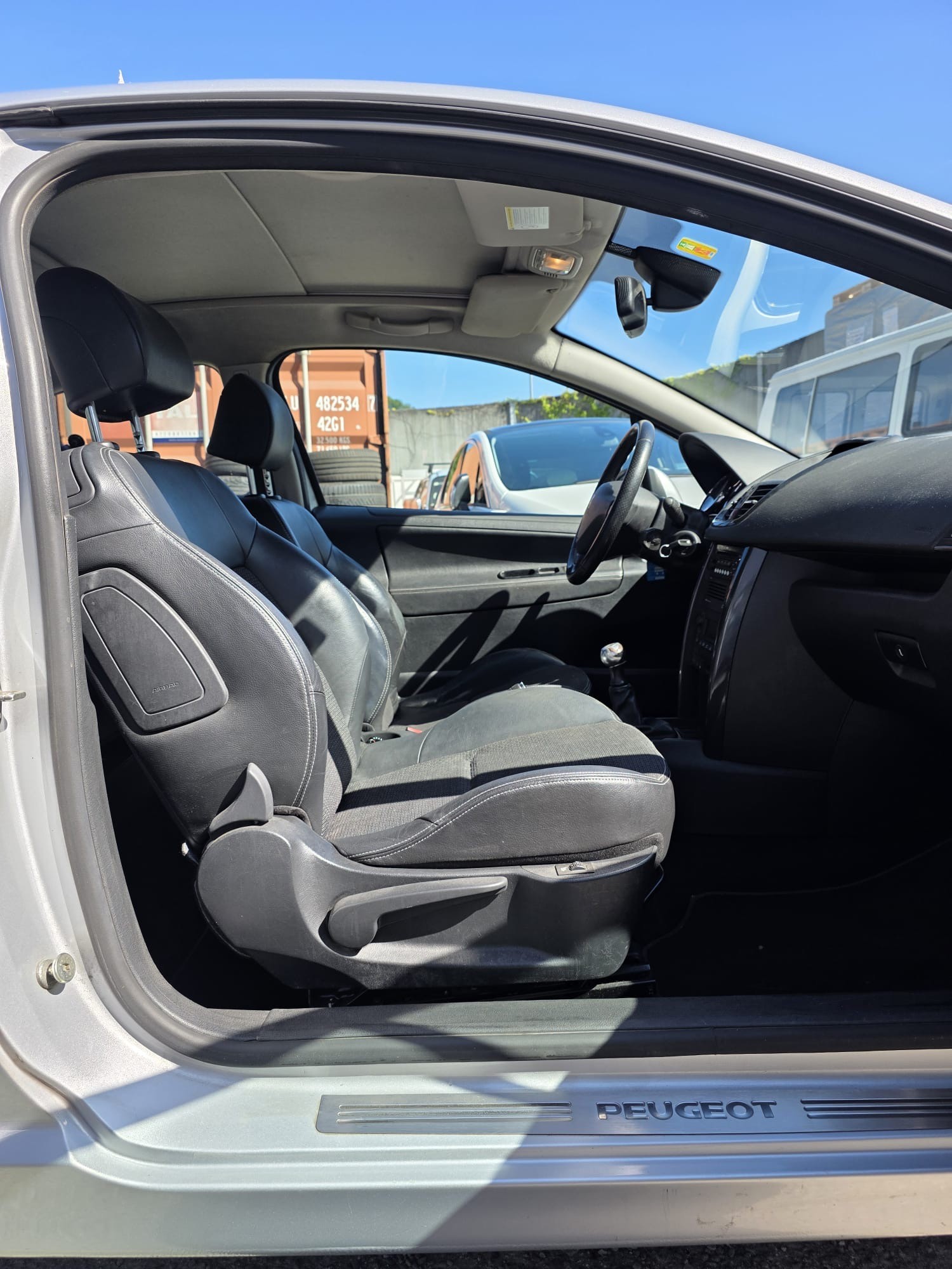 PEUGEOT 207 1.6 HDI XS Premium-image-7