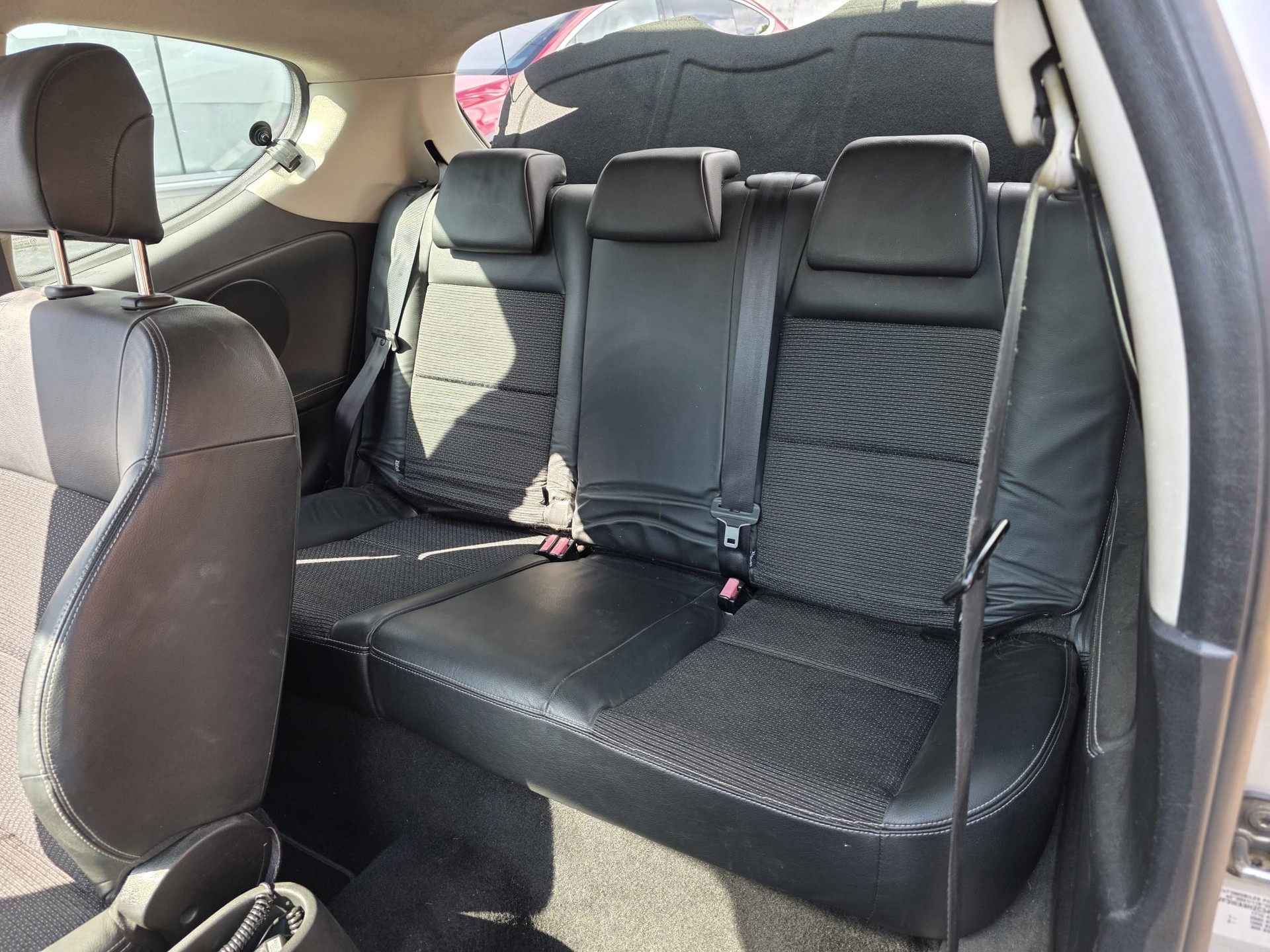 PEUGEOT 207 1.6 HDI XS Premium-image-8