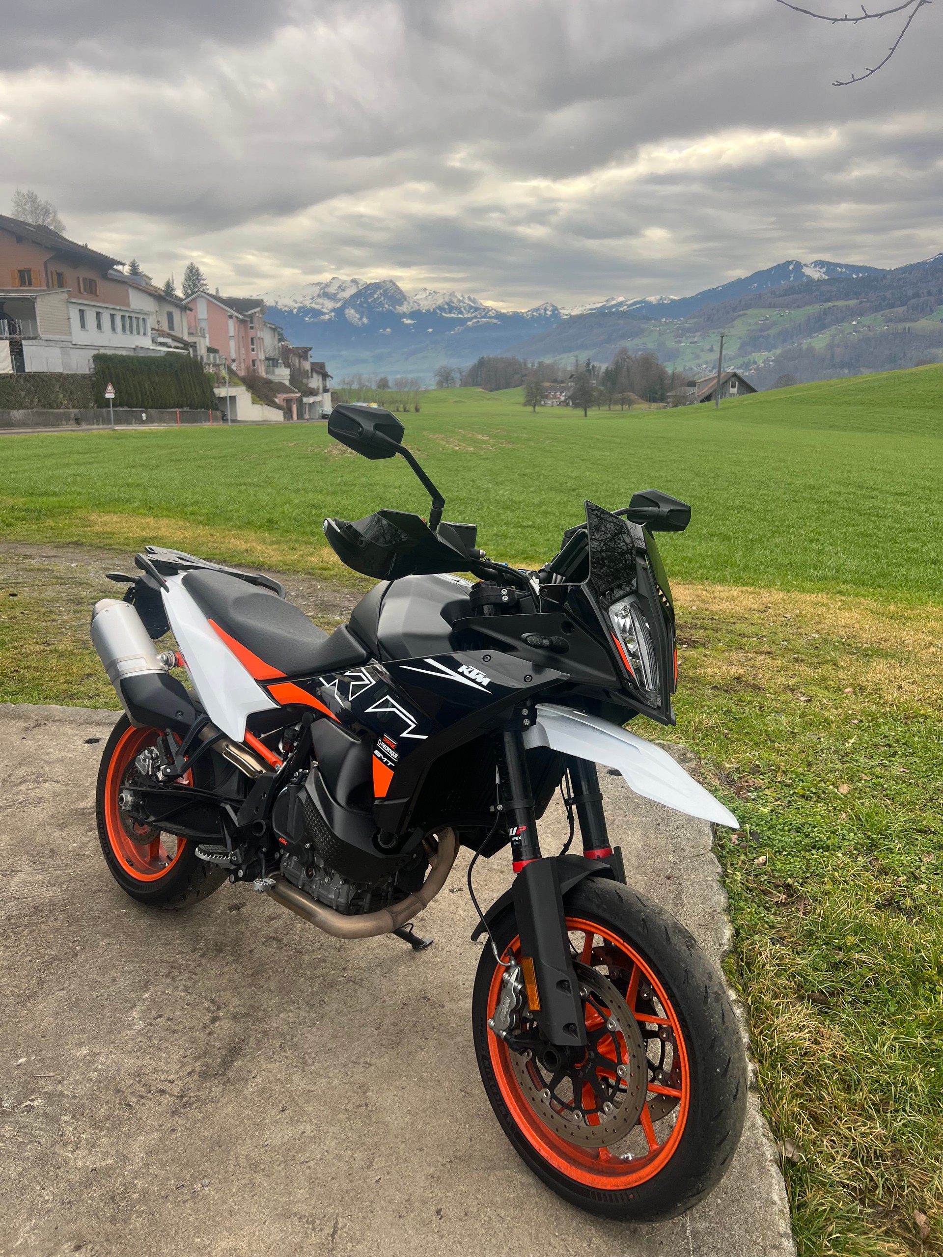 KTM 890 SMT-image-2