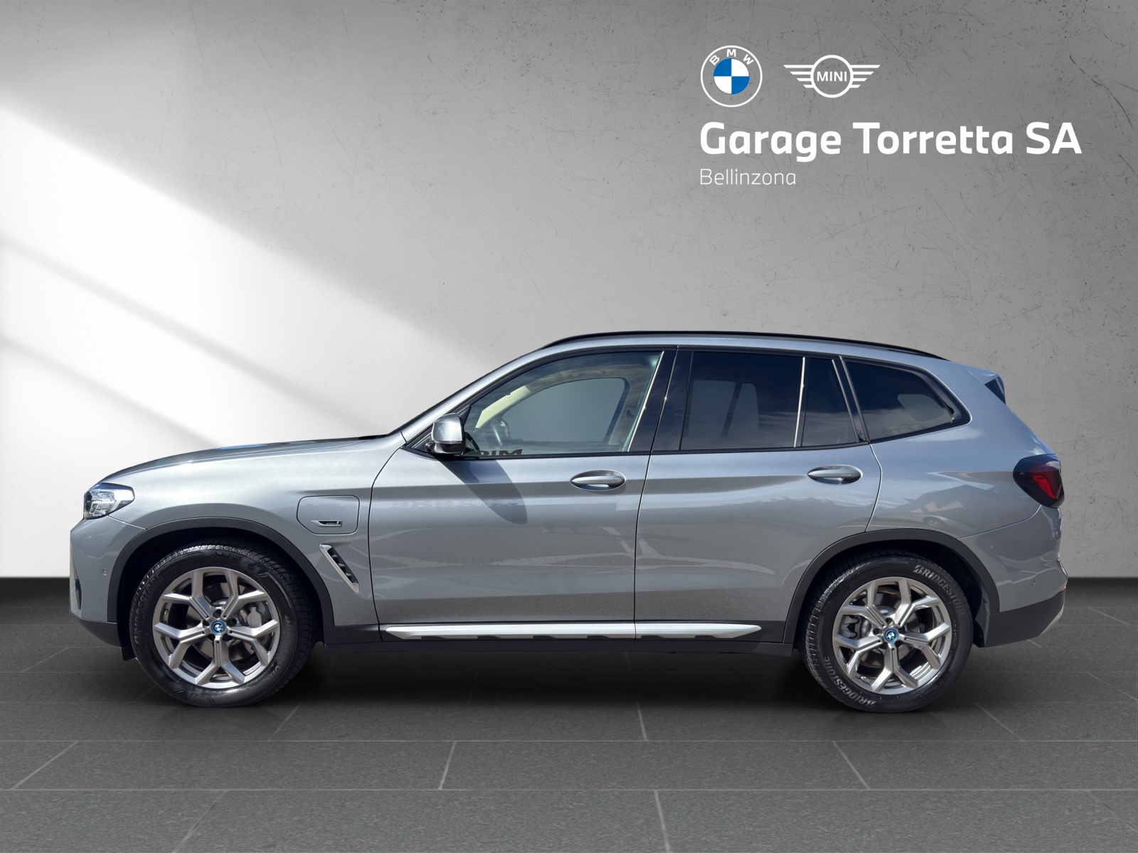 BMW X3 xDrive 30e-showroom-element-1