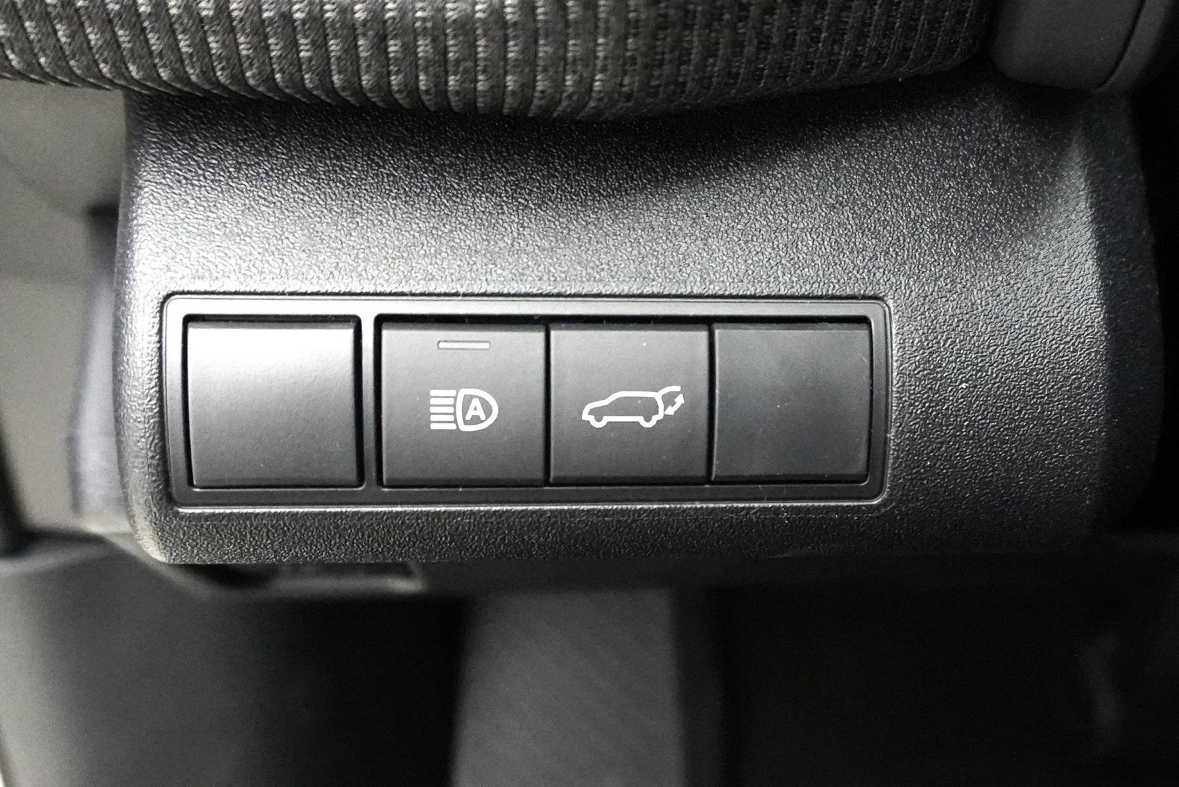 TOYOTA bZ4X Premium 11 KW AWD ** Panorama-Glasdach **-image-16