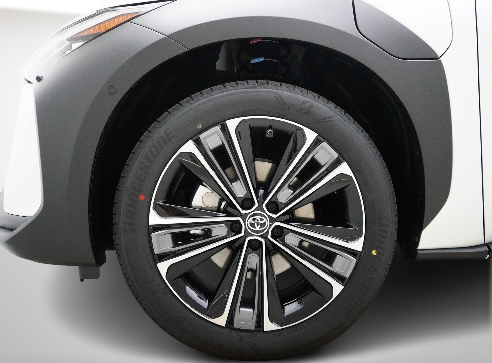 TOYOTA bZ4X Premium 11 KW AWD ** Panorama-Glasdach **-image-5