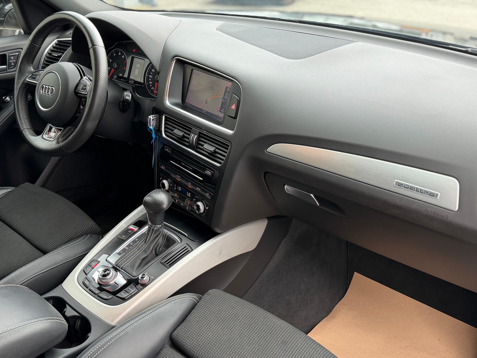 AUDI Q5 2.0 TFSI quattro tiptronic-image-14