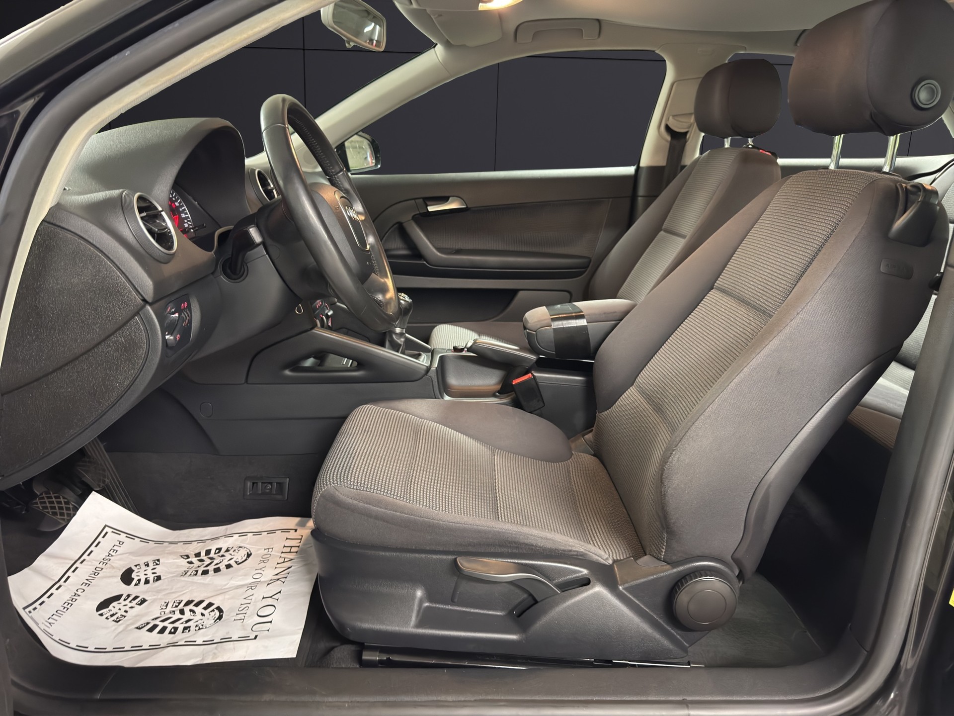 AUDI A3 1.6 Attraction-image-12