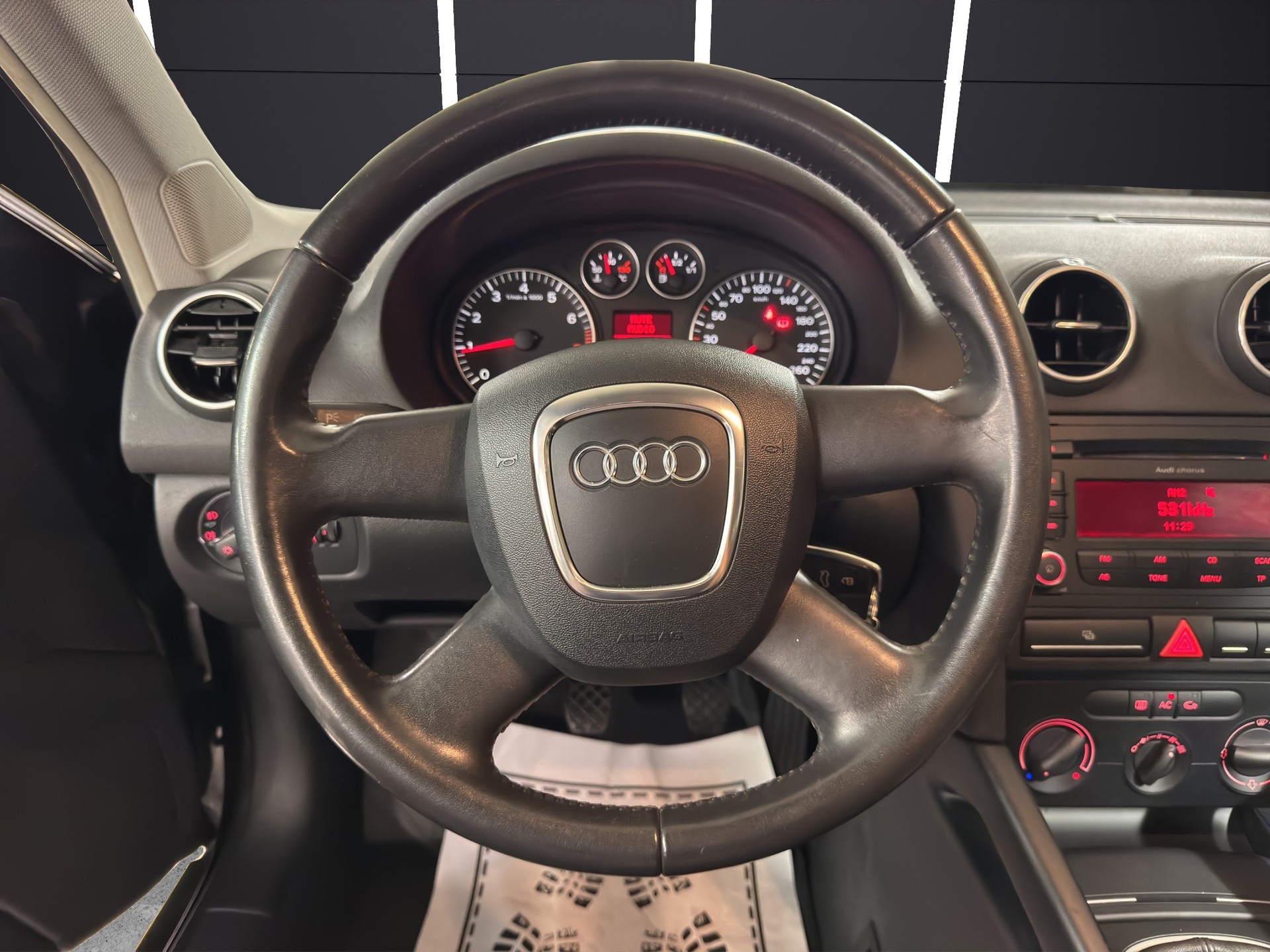 AUDI A3 1.6 Attraction-image-11