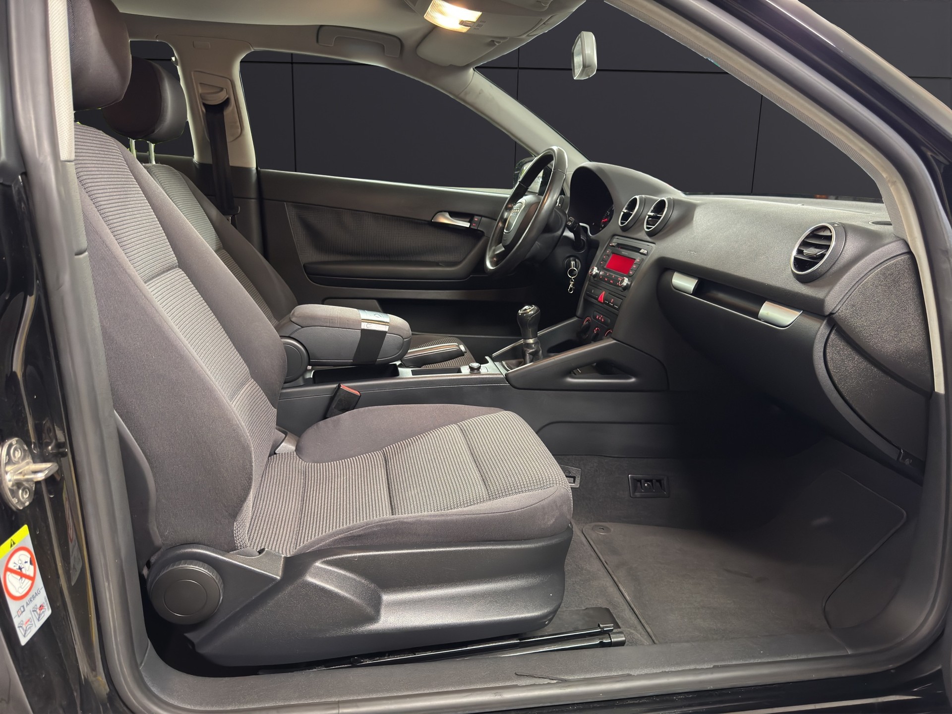 AUDI A3 1.6 Attraction-image-9