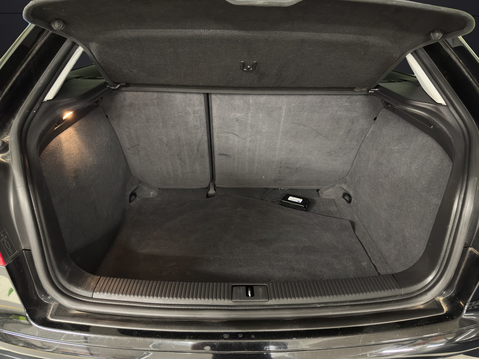AUDI A3 1.6 Attraction-image-8