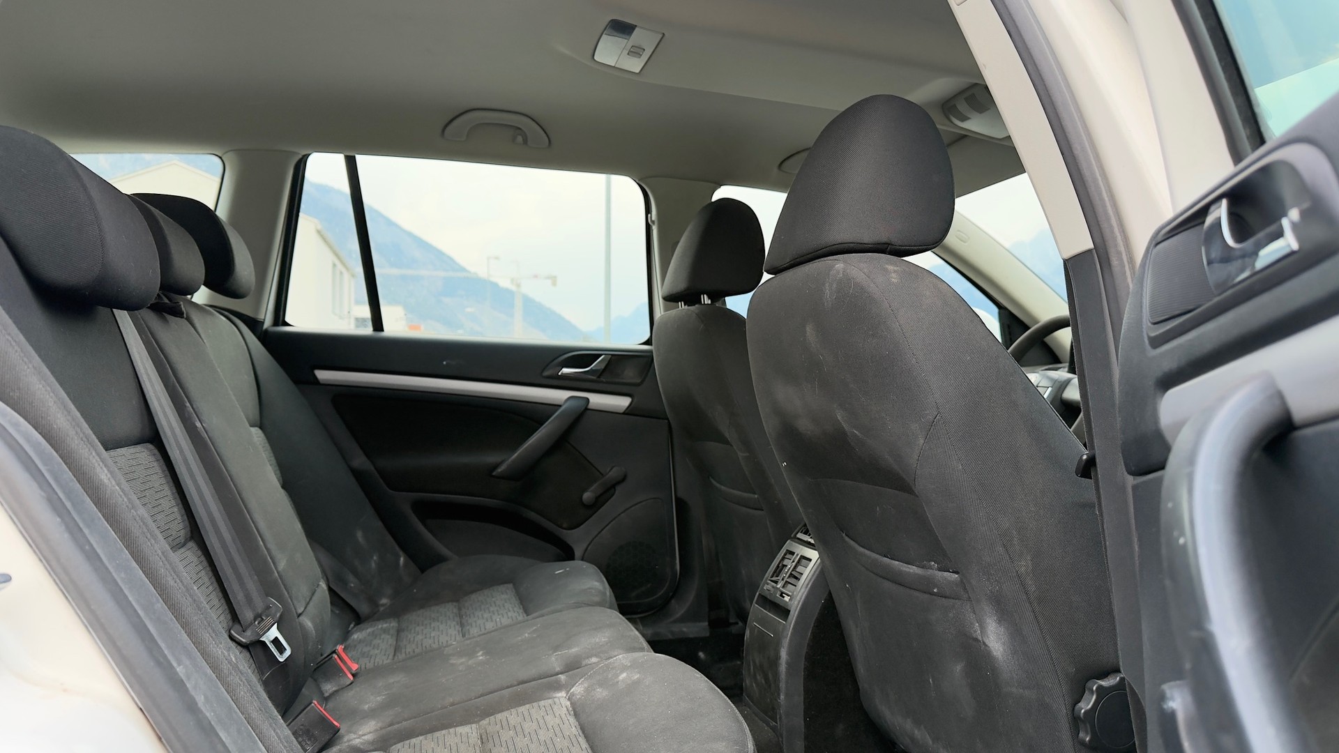 SKODA Octavia Combi 2.0 TDI AllDrive 4x4-image-9