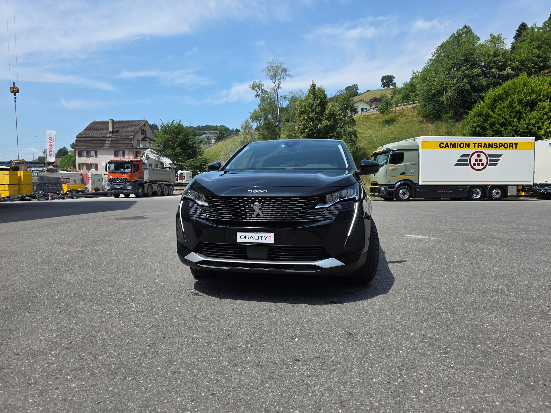 PEUGEOT 3008 300e Hybrid4 Allure Pack EAT8-showroom-element-2