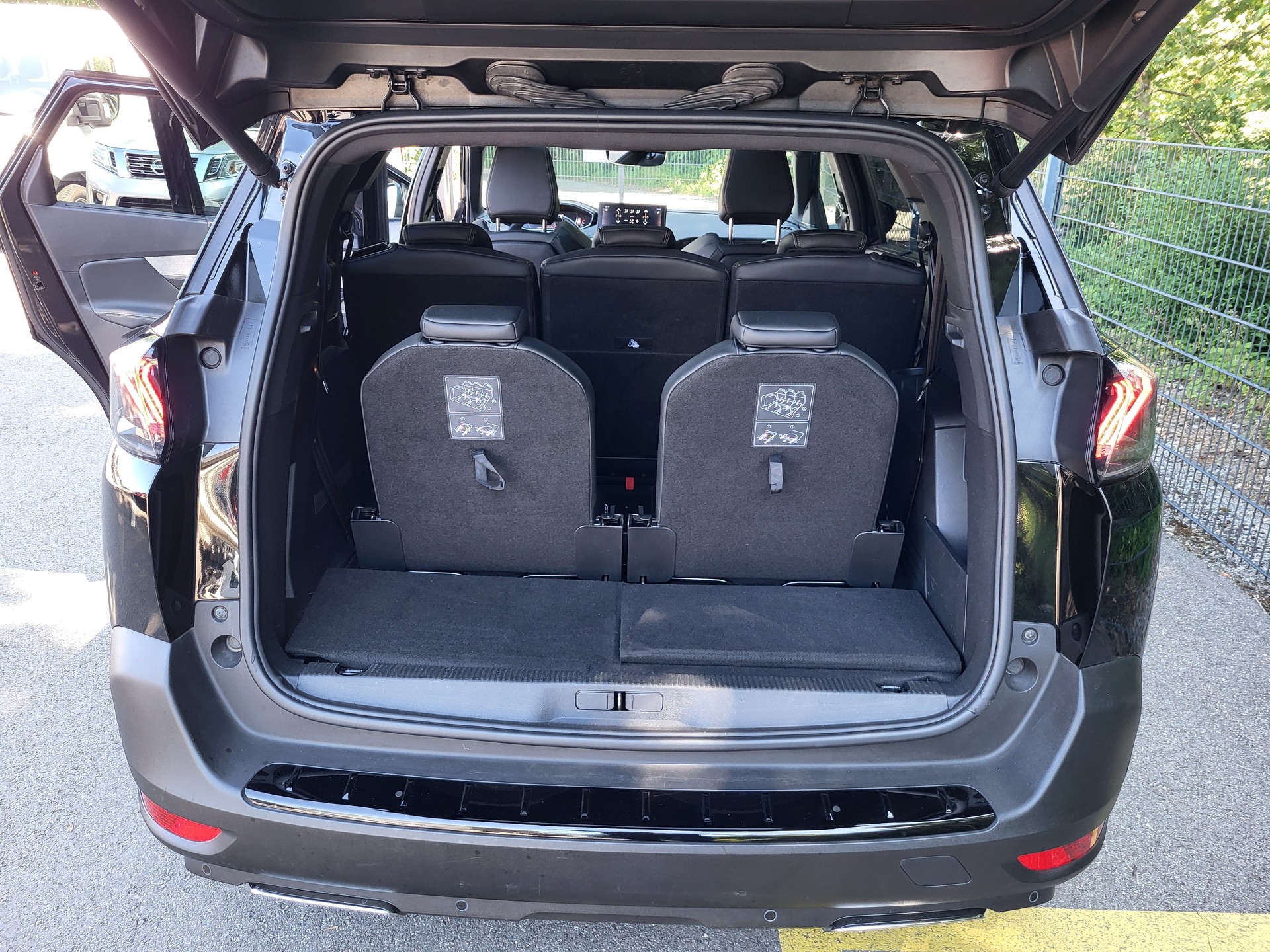 PEUGEOT 5008 1.6PureTech GT Pack EAT8-image-12