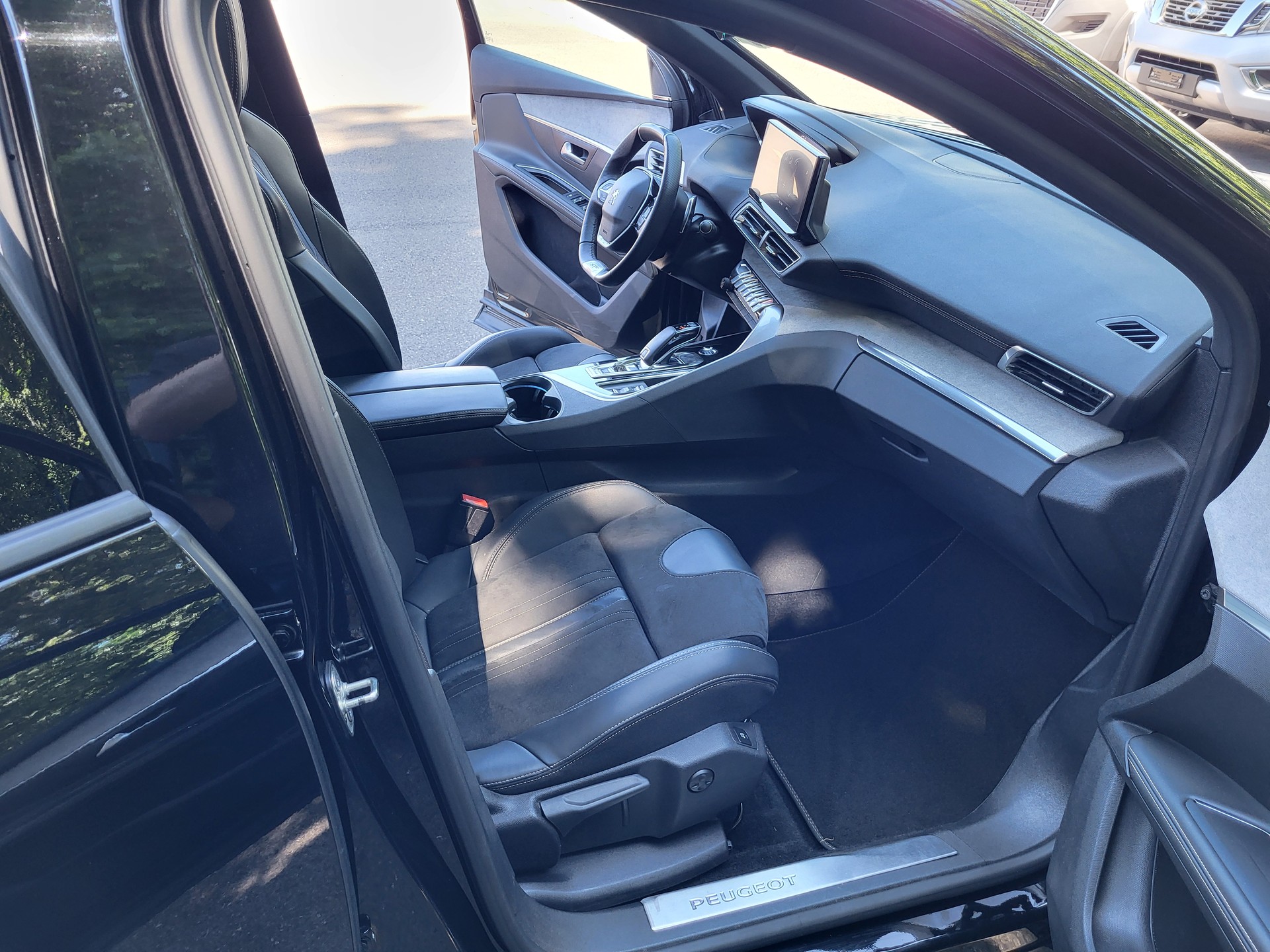 PEUGEOT 5008 1.6PureTech GT Pack EAT8-image-11