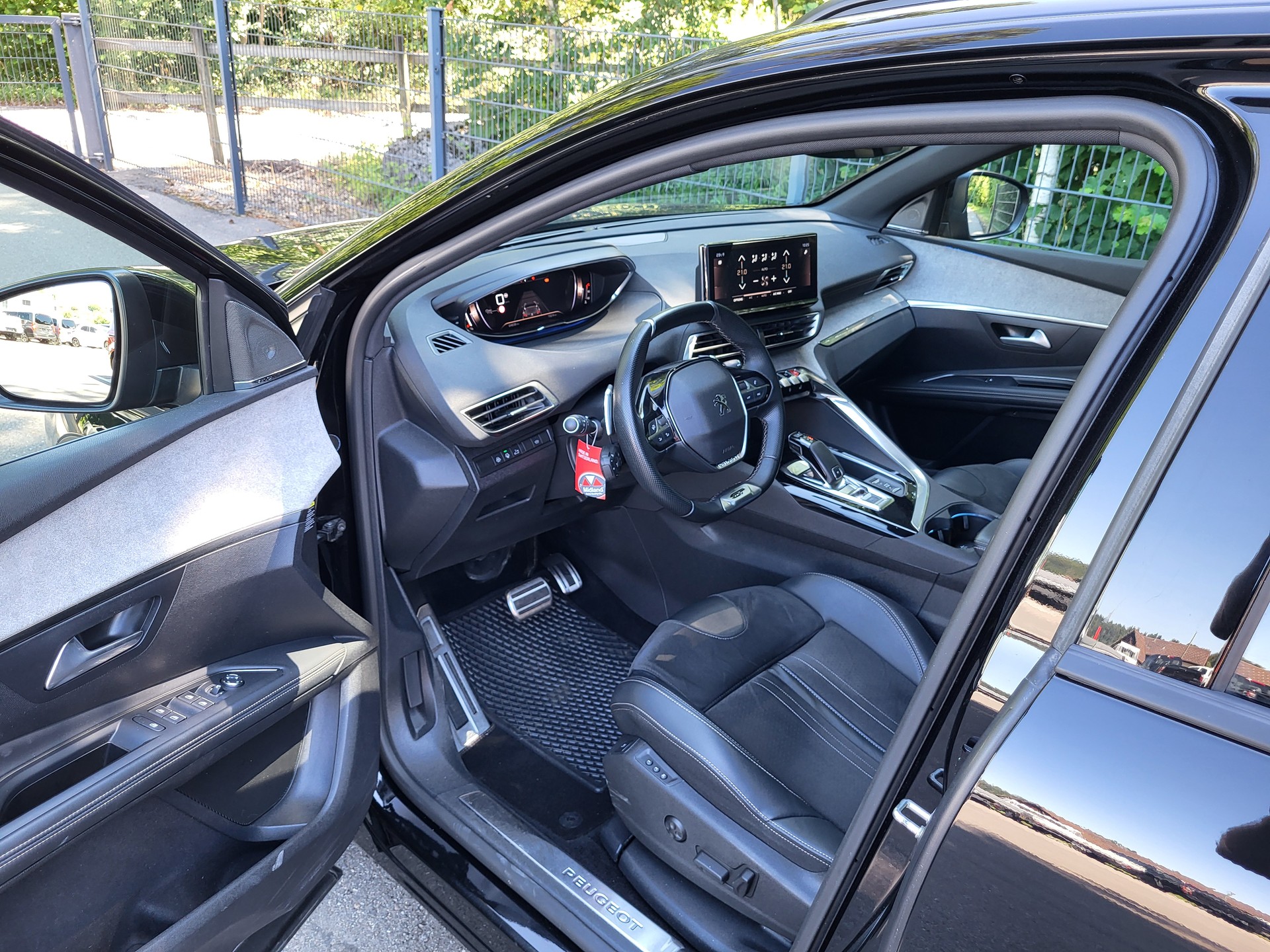 PEUGEOT 5008 1.6PureTech GT Pack EAT8-image-4
