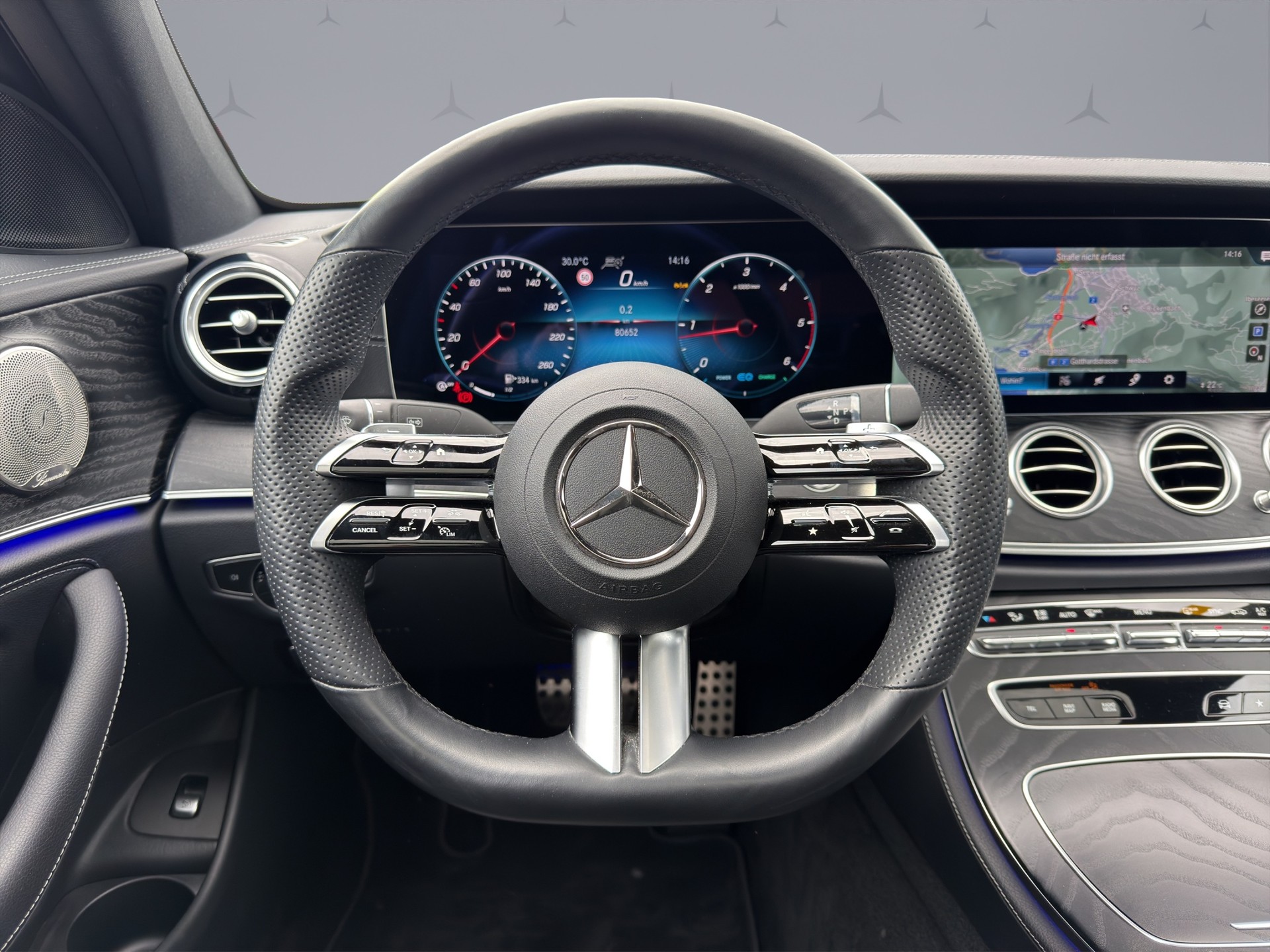 MERCEDES-BENZ E 220 d AMG Line 4matic-image-11