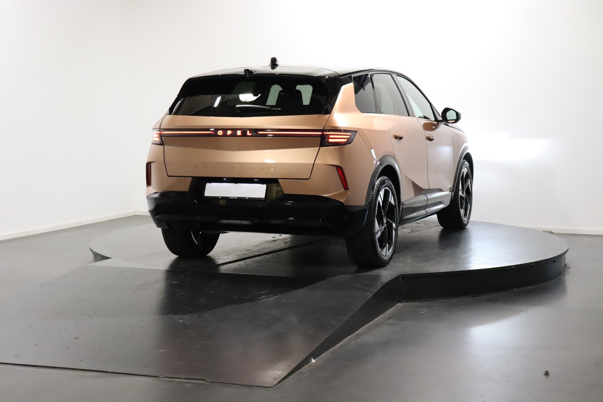 OPEL Grandland-e Electric GS-showroom-element-3