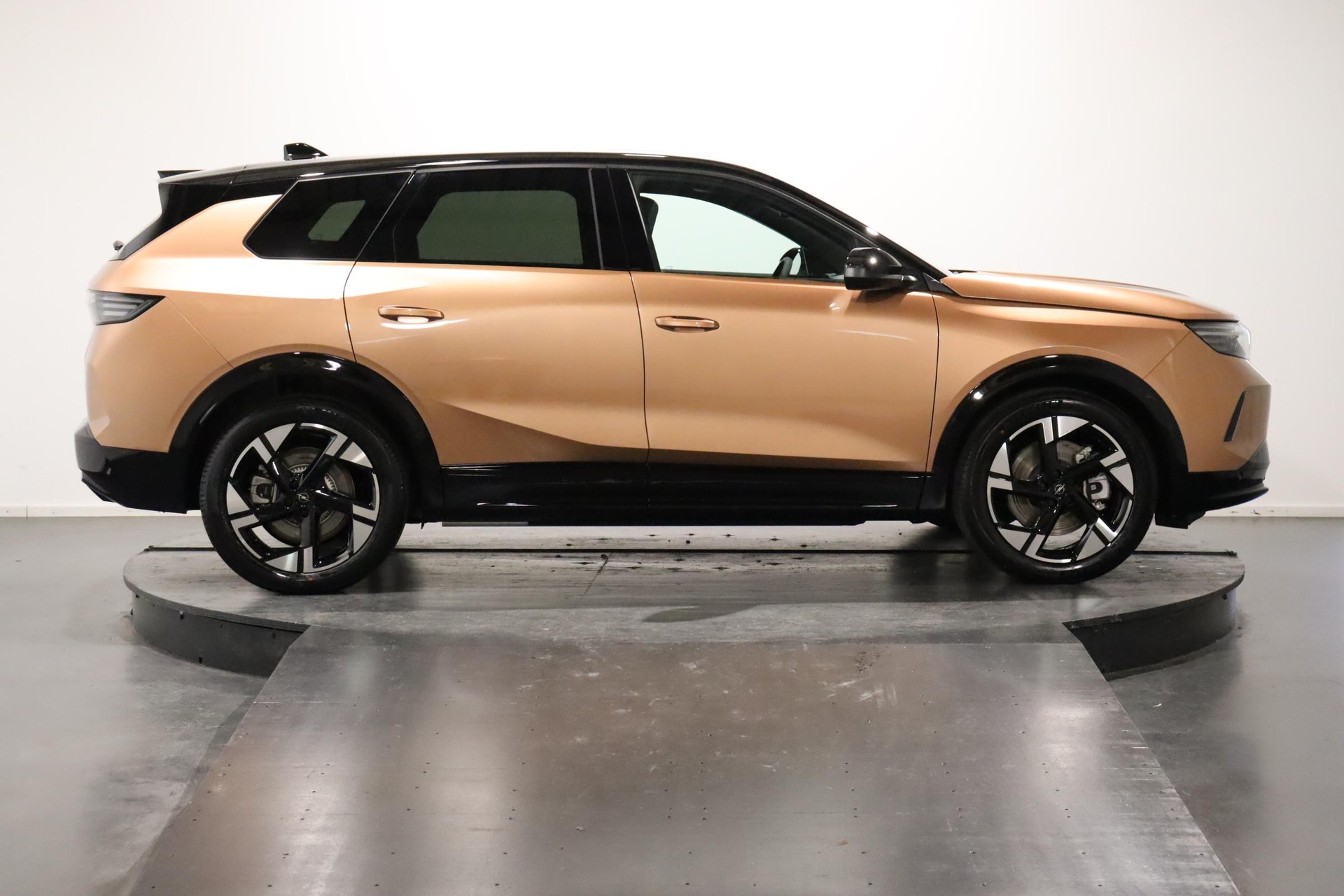 OPEL Grandland-e Electric GS-showroom-element-2