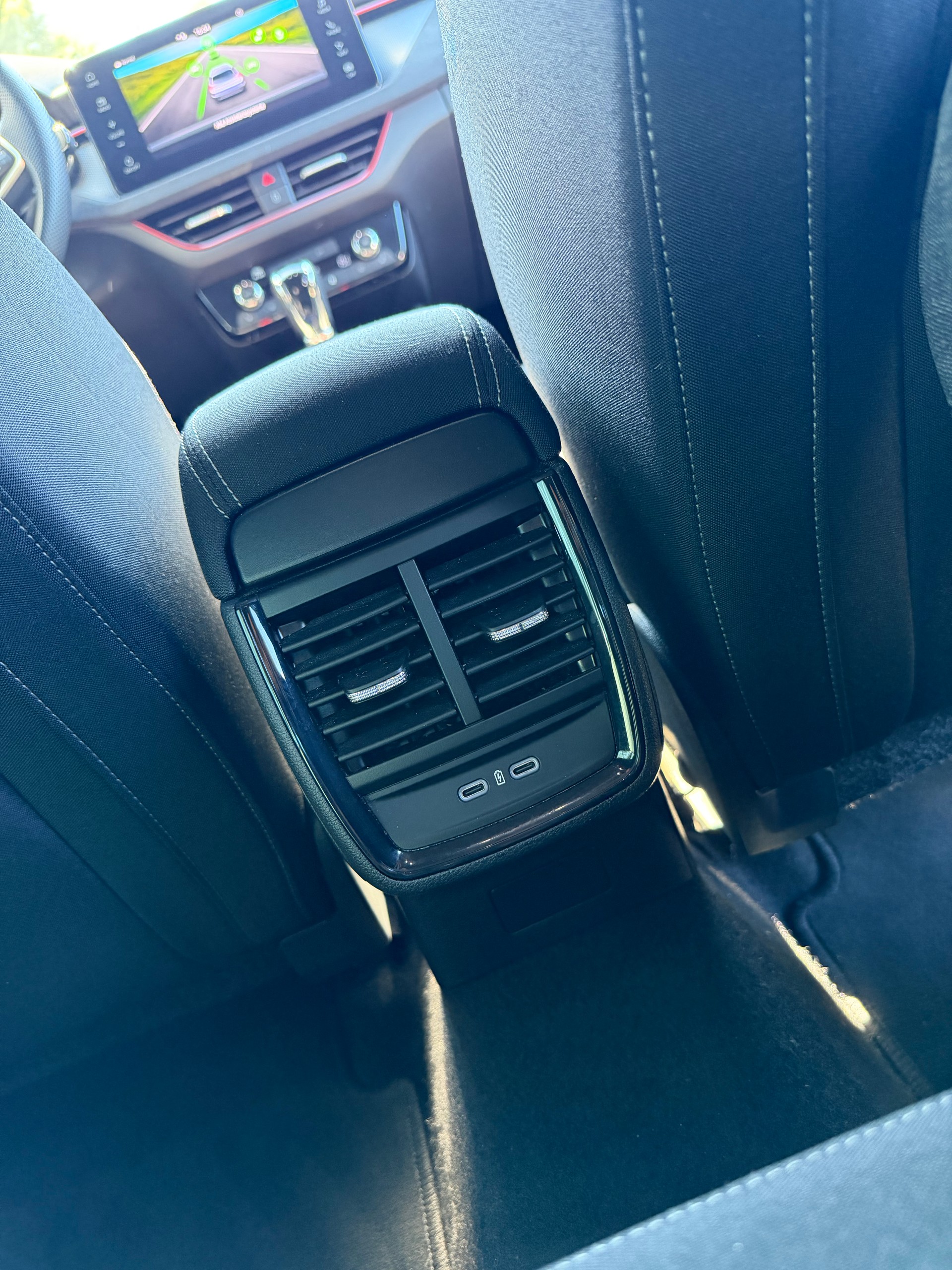 SKODA Kamiq 1.0 TSI Selection DSG-image-26